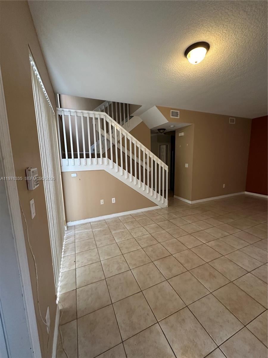 Listing photo 4 for 745 SW 107th Ave, Pembroke Pines, FL, 33025