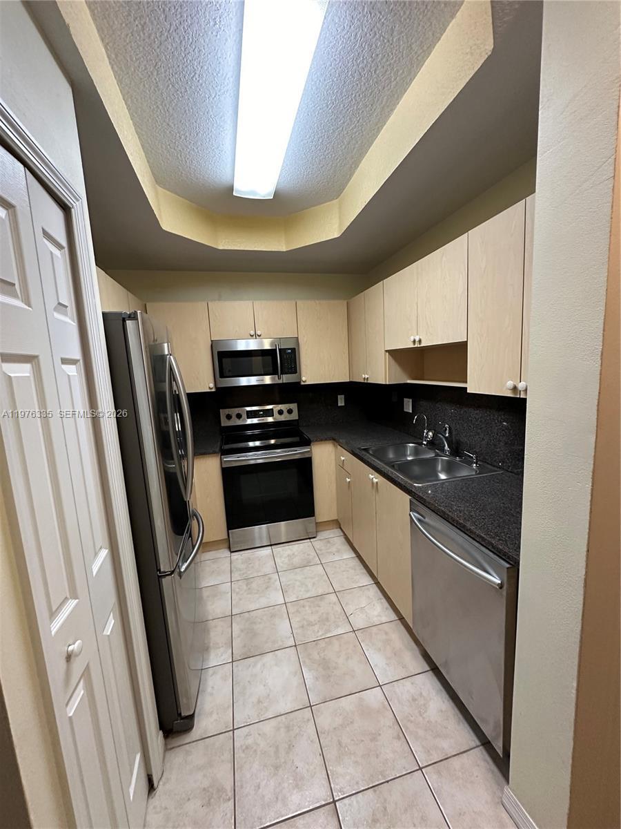 Listing photo 5 for 745 SW 107th Ave, Pembroke Pines, FL, 33025