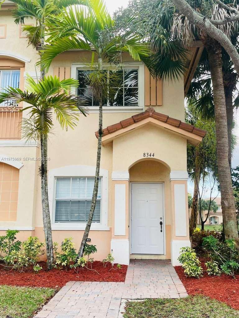 Listing photo 3 for 8344 SW 27 Unit#107, Miramar, FL, 33025