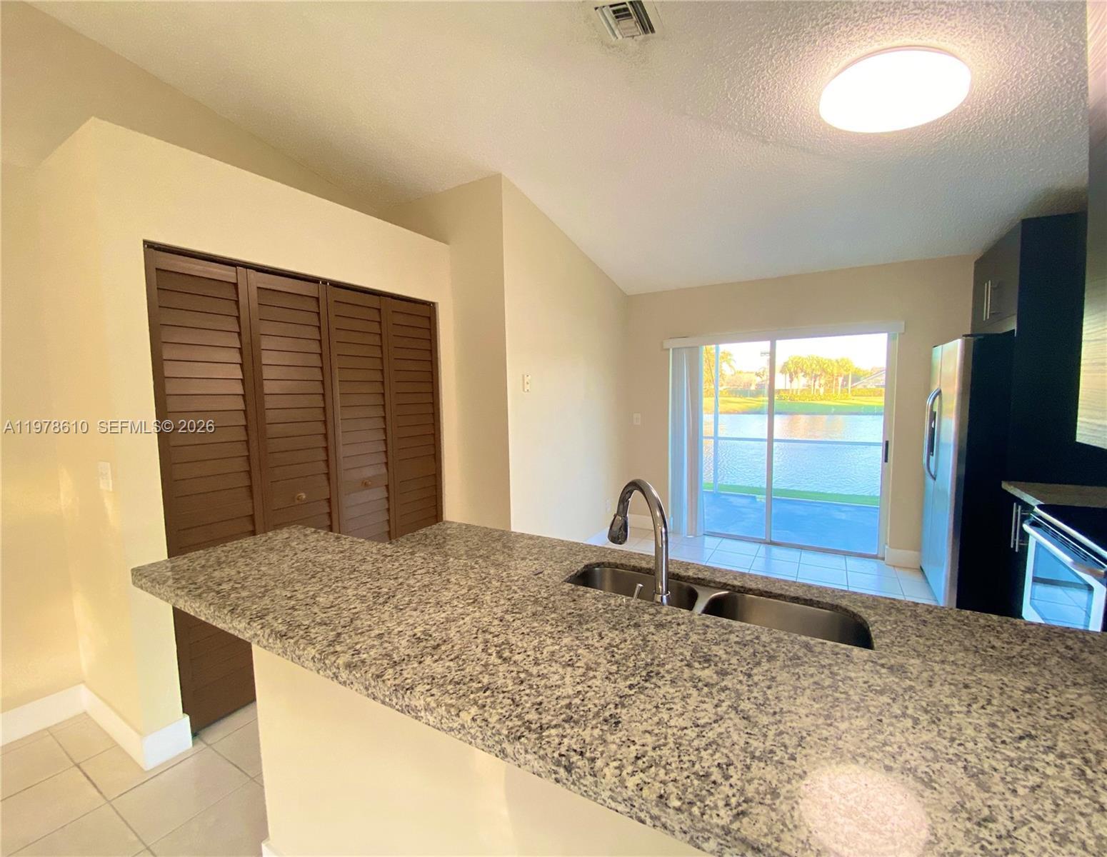 Listing photo 2 for 611 NW 208th Cir Unit#611, Pembroke Pines, FL, 33029