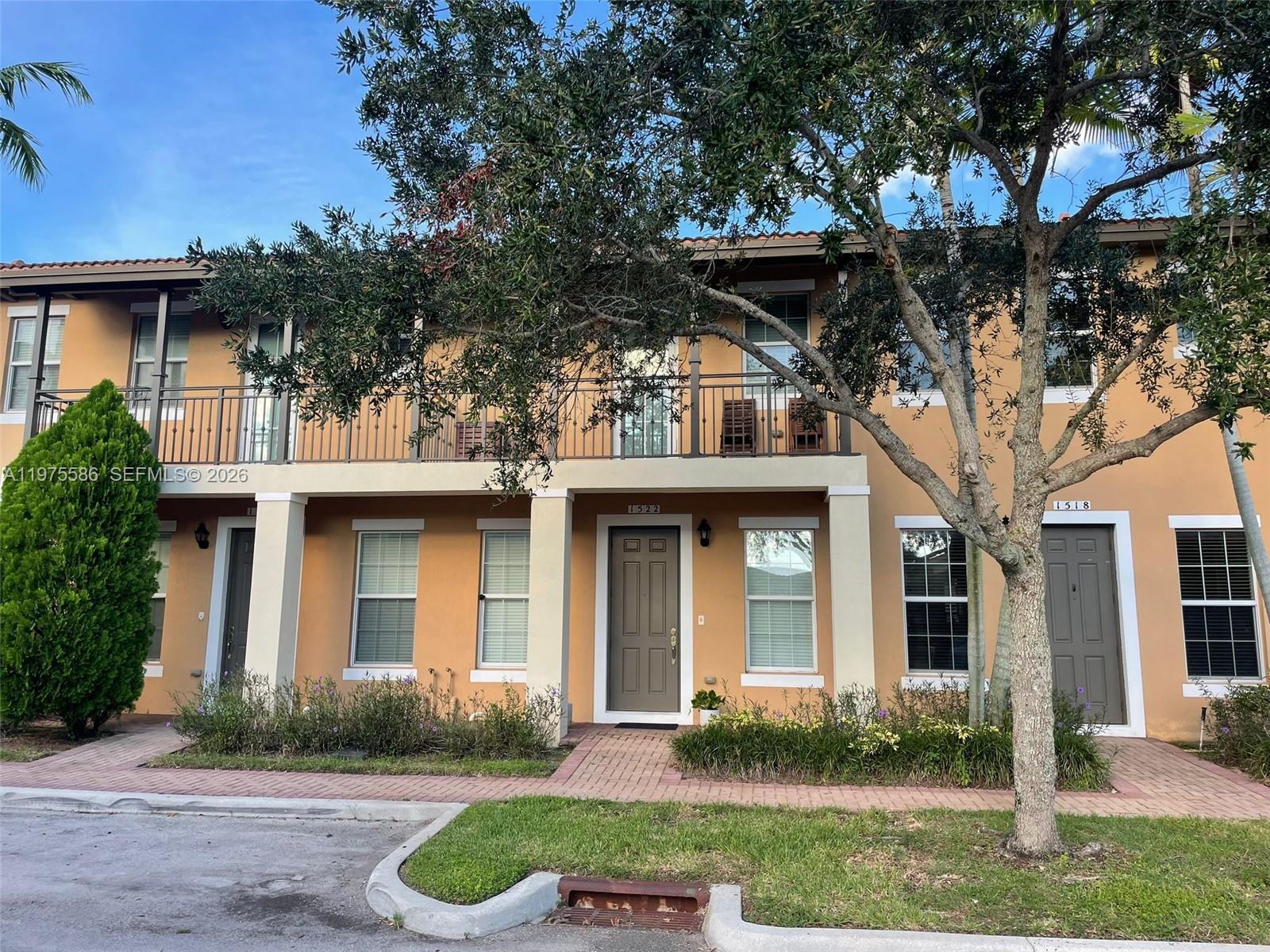 Listing photo 3 for 1522 SW 147th Ter, Pembroke Pines, FL, 33027