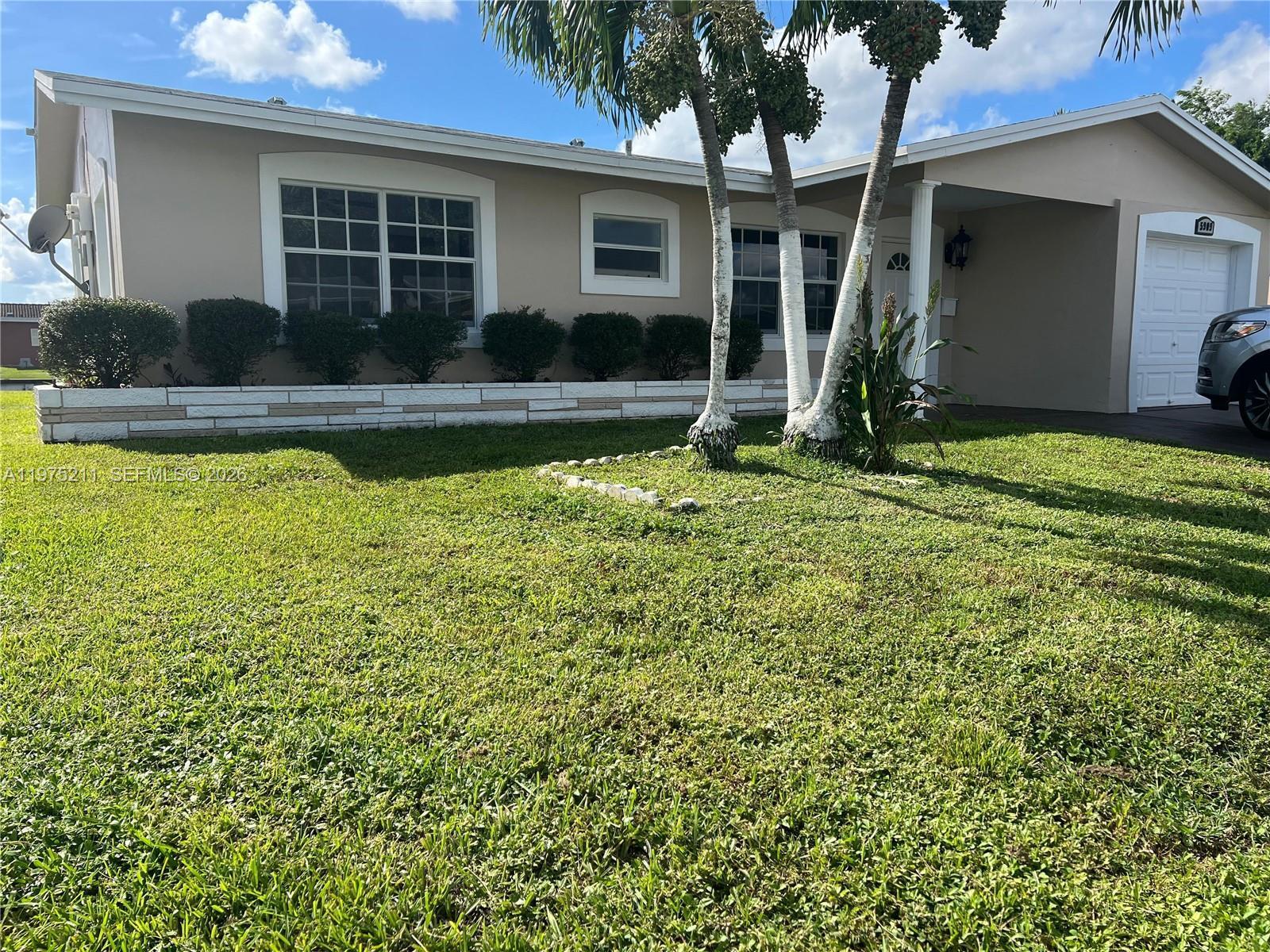 Listing photo 3 for 5909 NW 67th Ave, Tamarac, FL, 33321