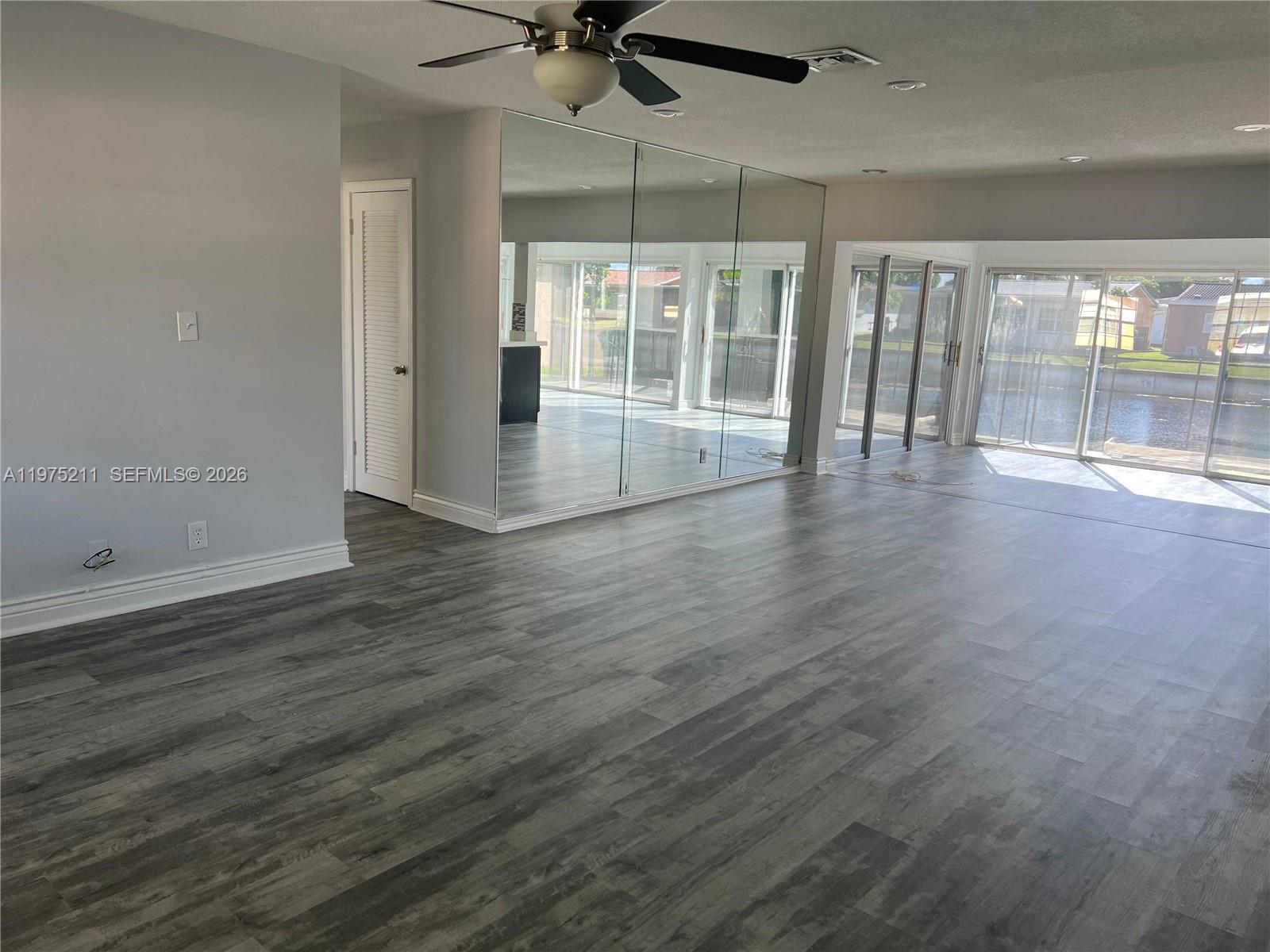 Listing photo 4 for 5909 NW 67th Ave, Tamarac, FL, 33321