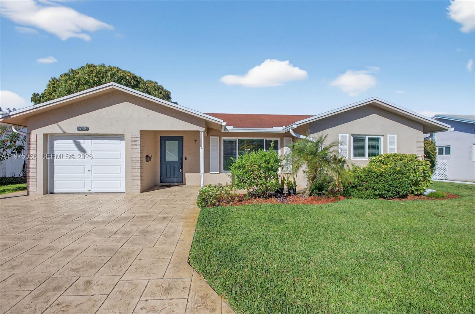 Listing photo 3 for 7613 NW 67th Ave, Tamarac, FL, 33321
