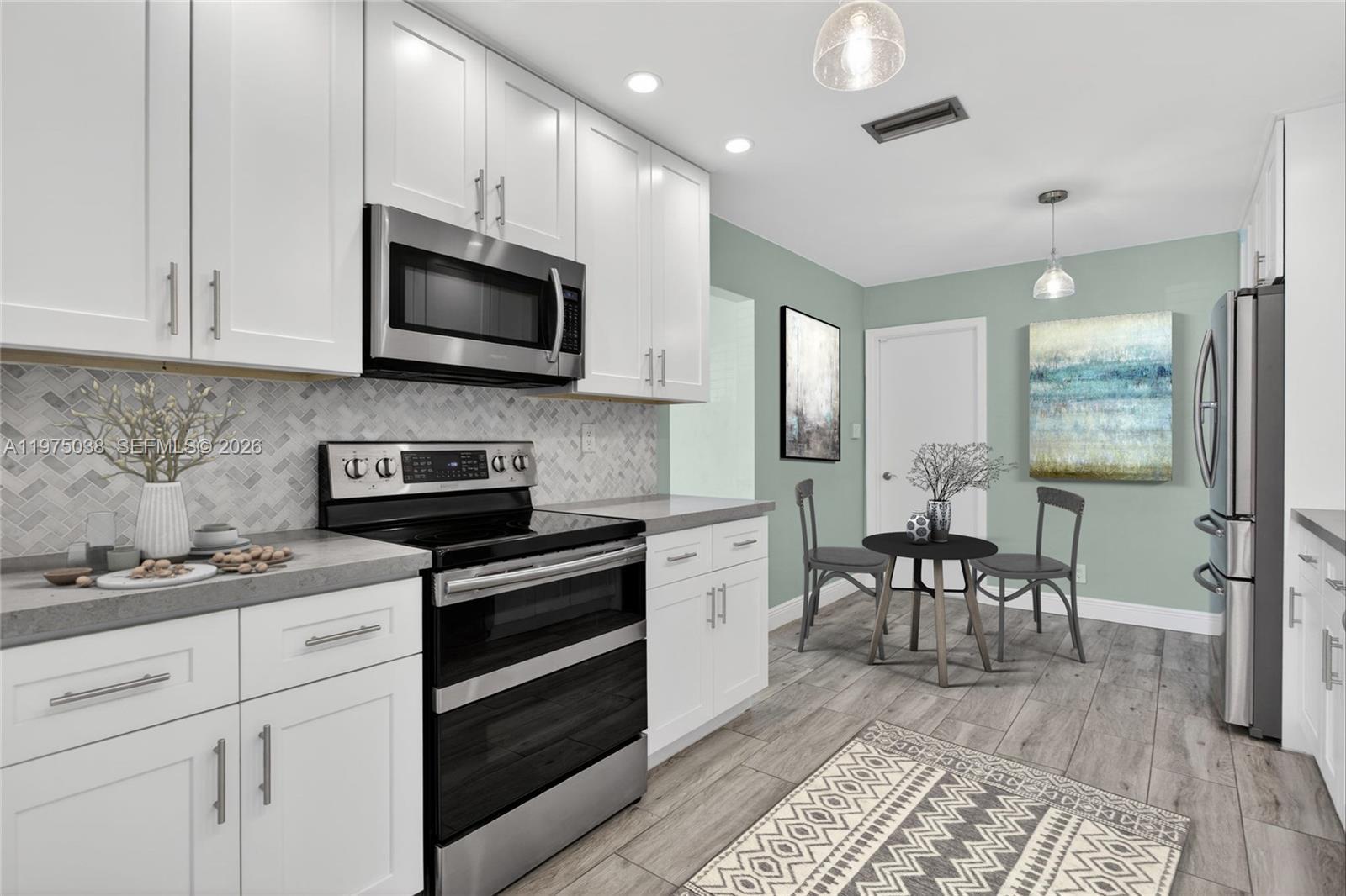 Listing photo 5 for 7613 NW 67th Ave, Tamarac, FL, 33321