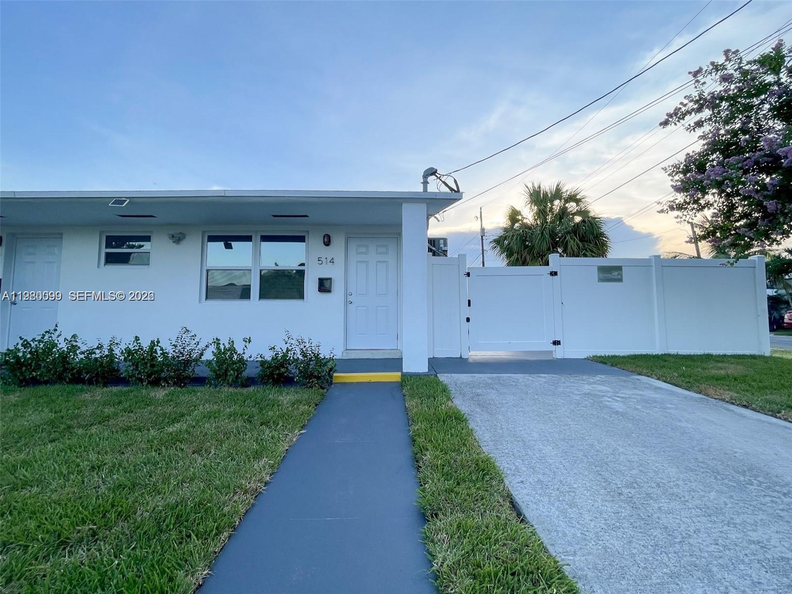 Listing photo 4 for 514 NE 4th Ave Unit#514, Hallandale Beach, FL, 33009