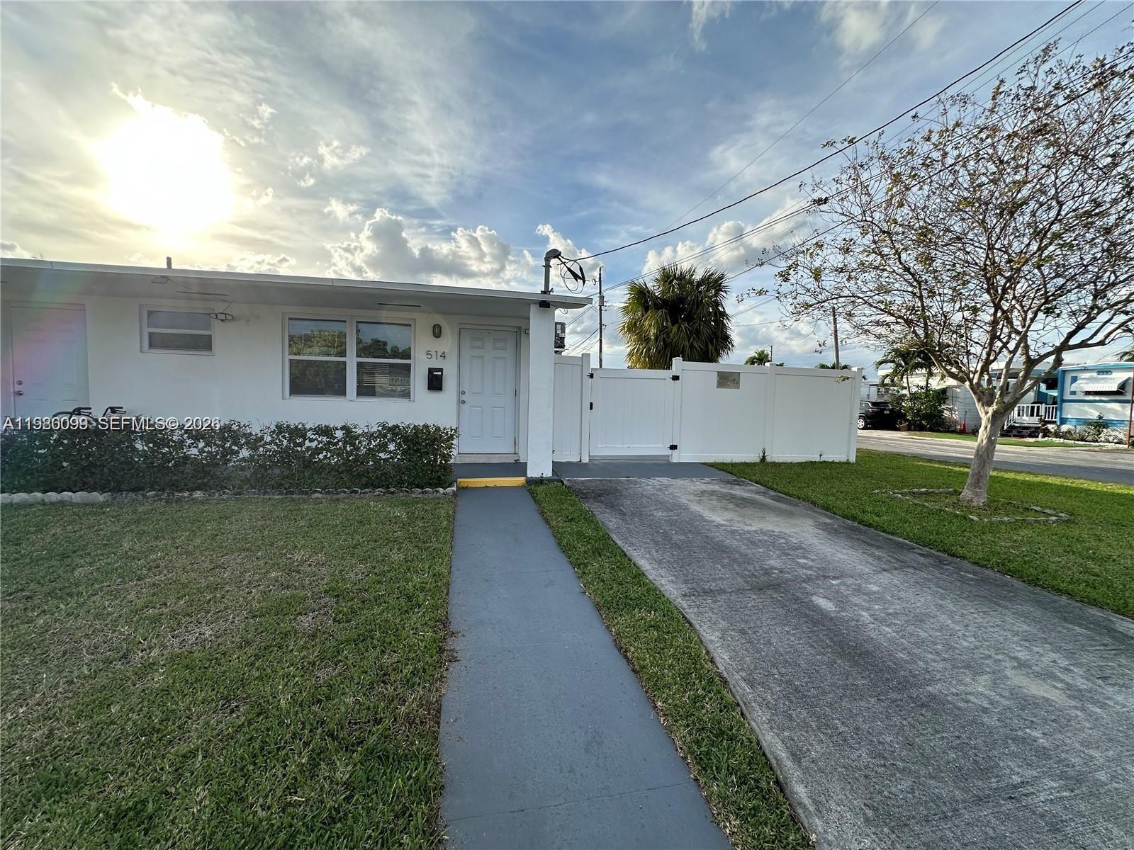 Listing photo 5 for 514 NE 4th Ave Unit#514, Hallandale Beach, FL, 33009