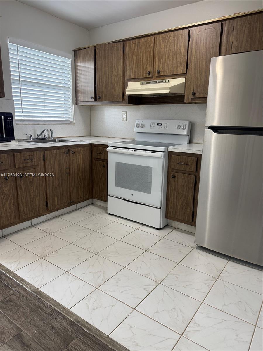 Listing photo 4 for 8515 Sunrise Lakes Blvd Unit#302, Sunrise, FL, 33322