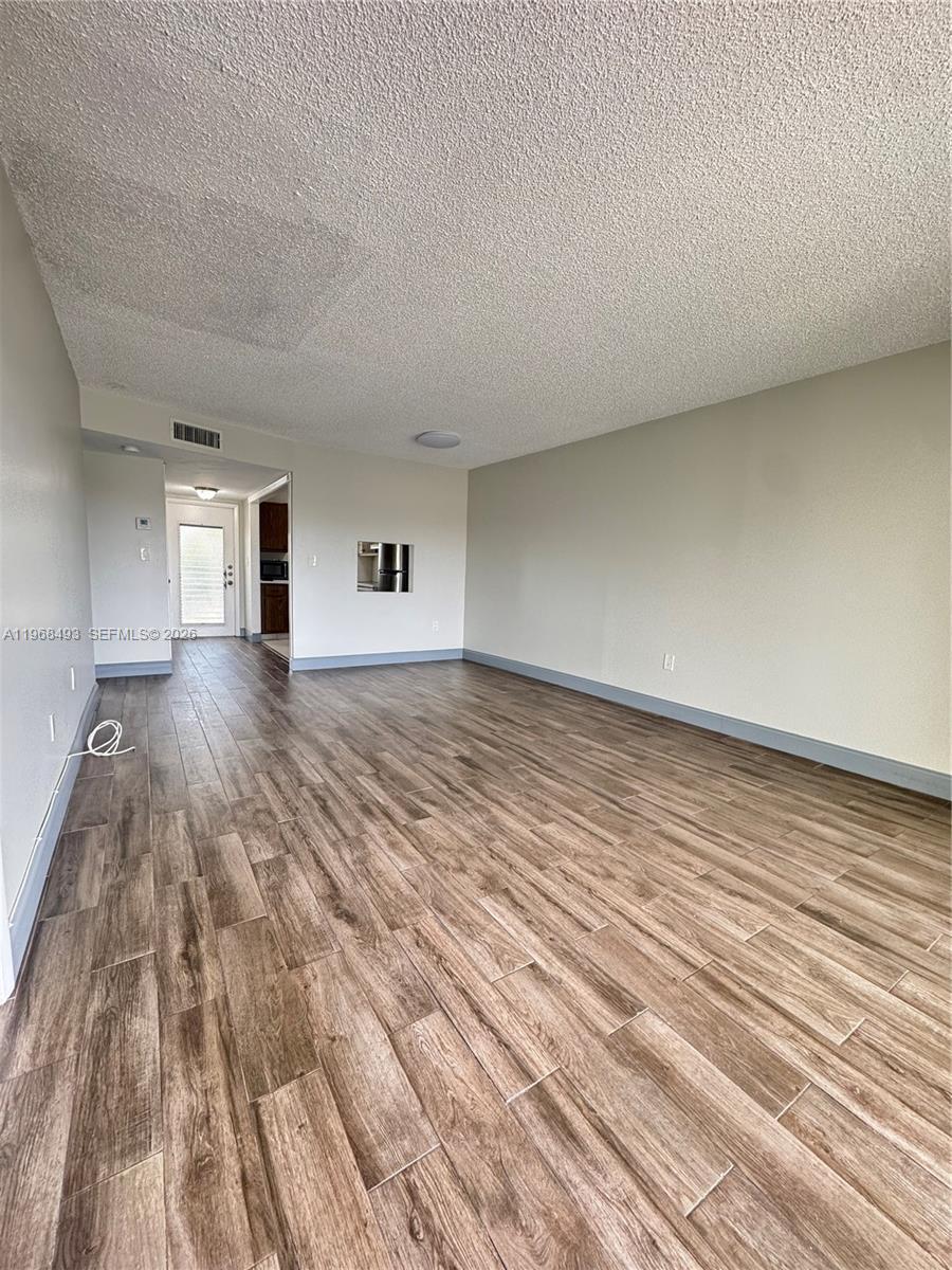 Listing photo 6 for 8515 Sunrise Lakes Blvd Unit#302, Sunrise, FL, 33322