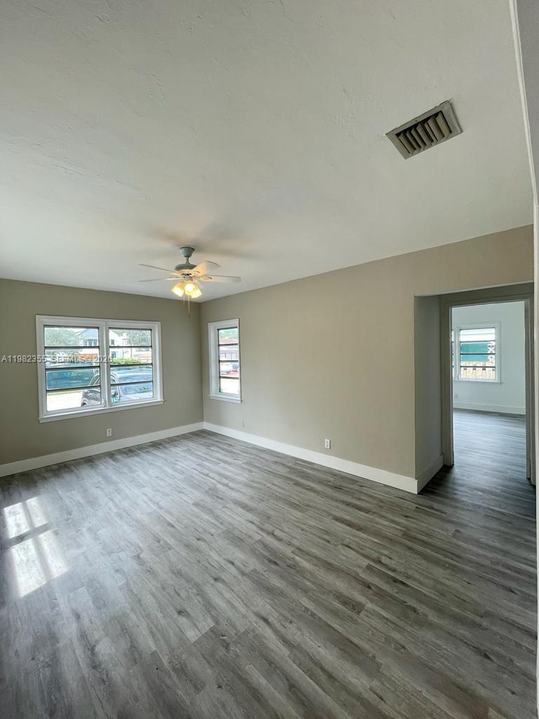 Listing photo 4 for 820 SE 12th St Unit#1, Fort Lauderdale, FL, 33316