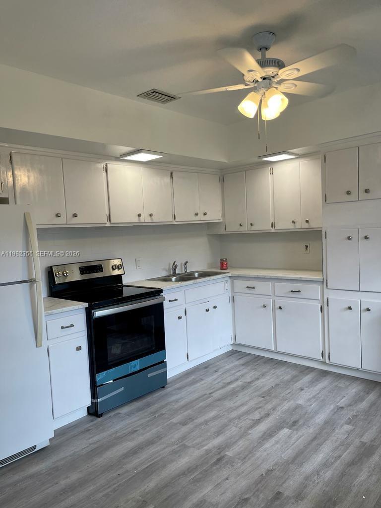 Listing photo 5 for 820 SE 12th St Unit#1, Fort Lauderdale, FL, 33316