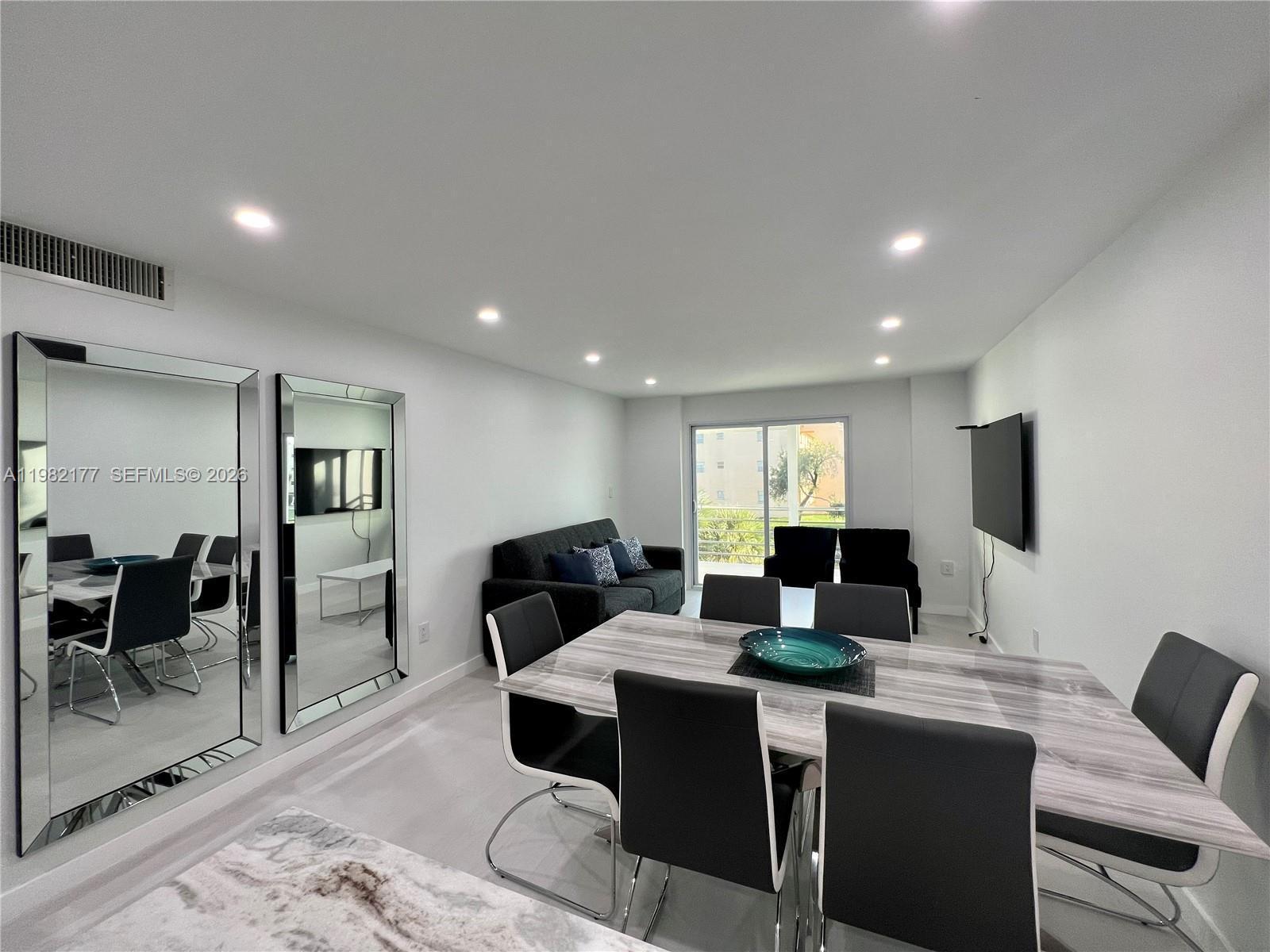 Listing photo 4 for 8595 Sunrise Lakes Blvd Unit#207, Sunrise, FL, 33322