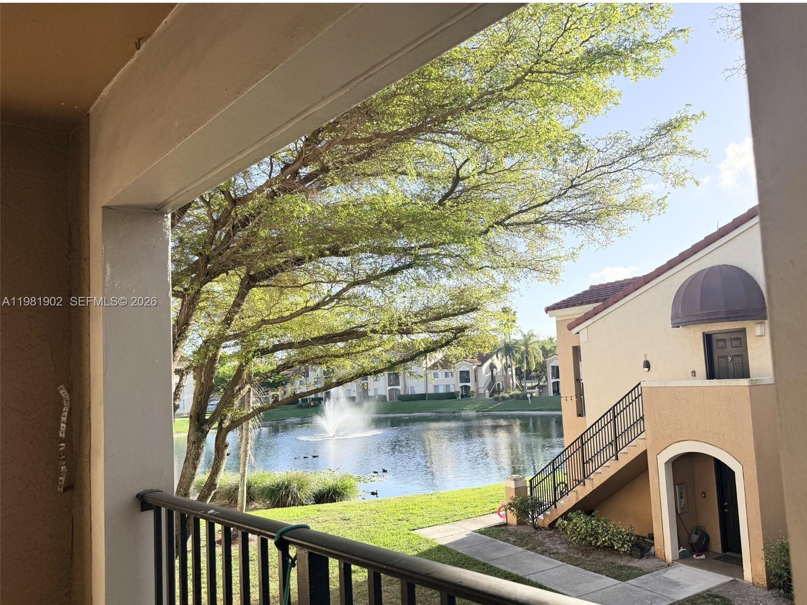 Listing photo 4 for 2081 Renaissance Blvd Unit#208, Miramar, FL, 33025