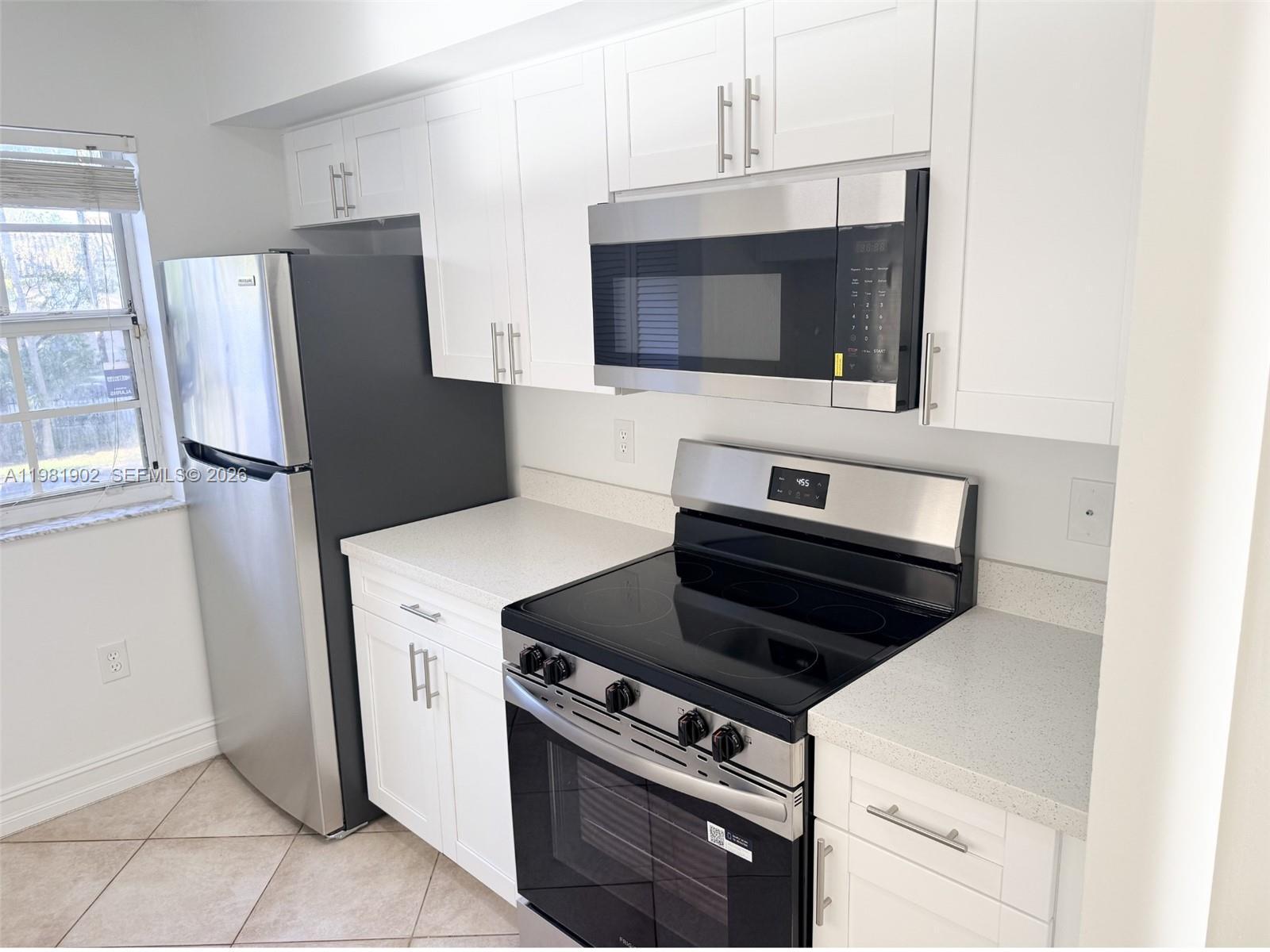 Listing photo 5 for 2081 Renaissance Blvd Unit#208, Miramar, FL, 33025