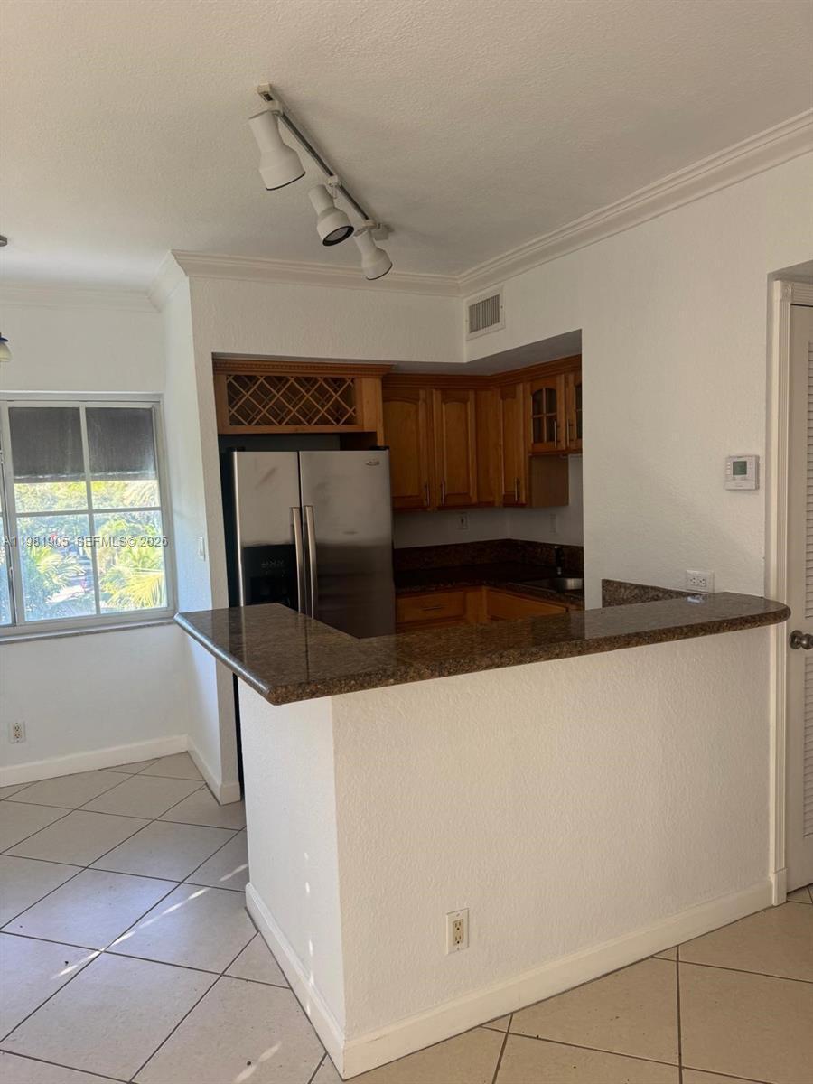 Listing photo 4 for 924 SE 2nd St Unit#29, Fort Lauderdale, FL, 33301