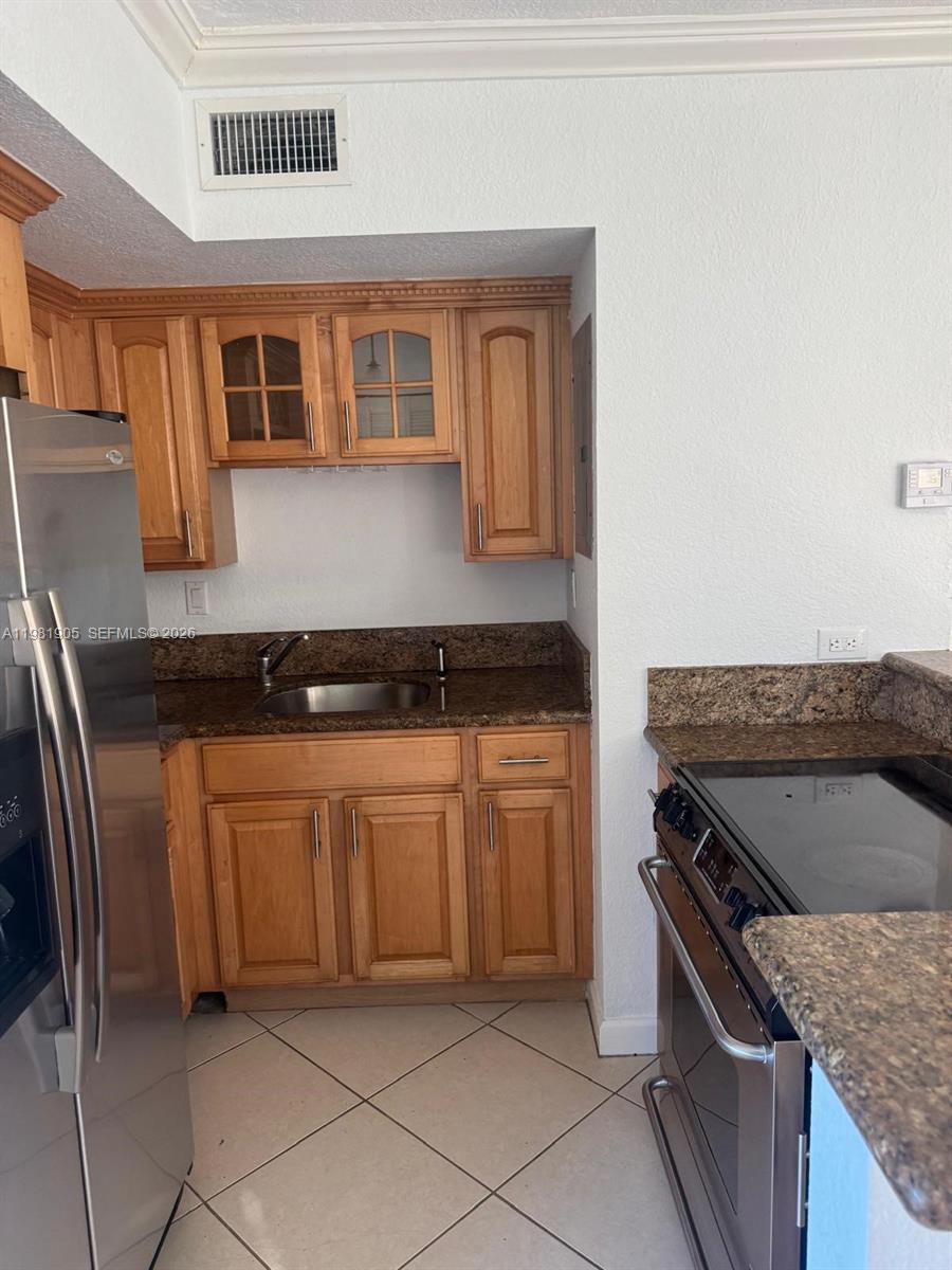 Listing photo 5 for 924 SE 2nd St Unit#29, Fort Lauderdale, FL, 33301