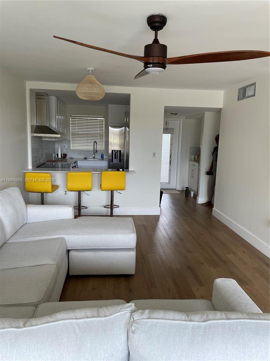 Listing photo 4 for 8465 Sunrise Lakes Blvd Unit#205, Sunrise, FL, 33322