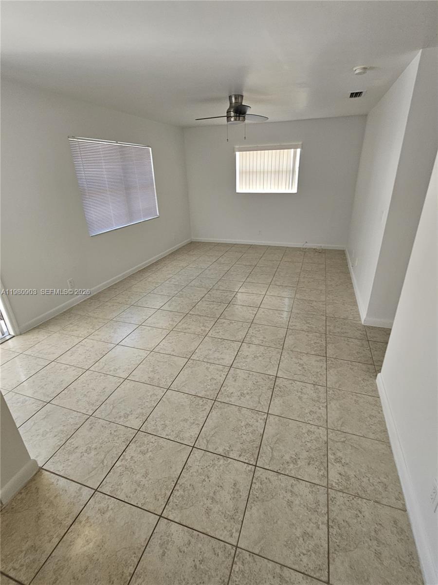Listing photo 3 for 3167 Auburn Boulevard Unit#203, Fort Lauderdale, FL, 33312