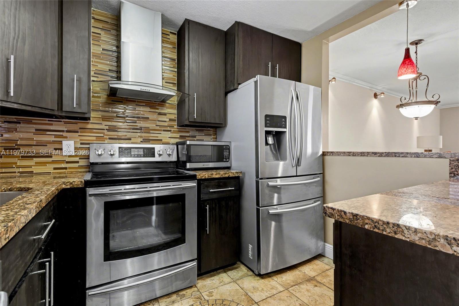 Listing photo 5 for 6650 Royal Palm Blvd Unit#204C, Margate, FL, 33063