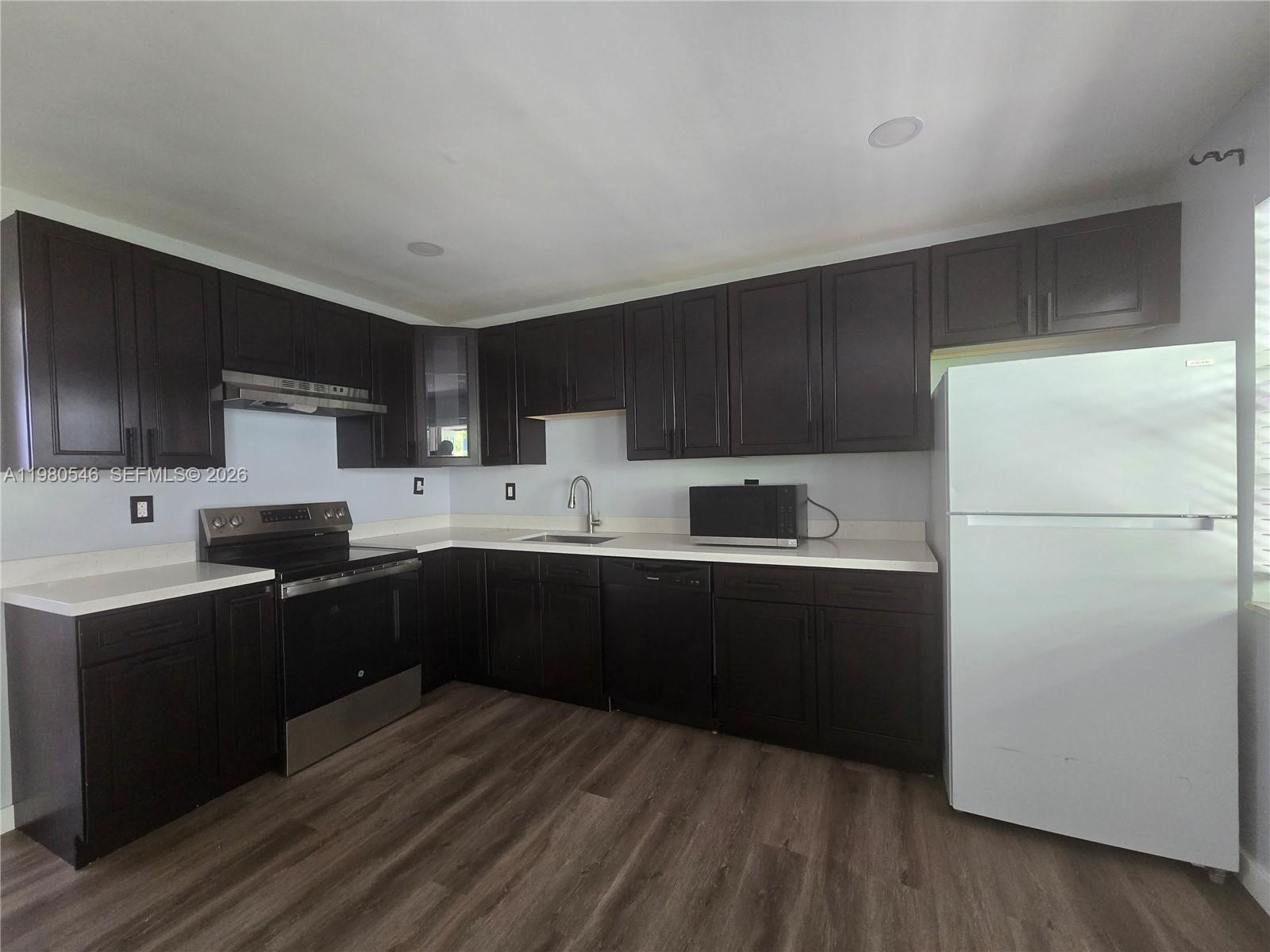 Listing photo 3 for 4095 N ANDREWS Unit#54, Fort Lauderdale, FL, 33309