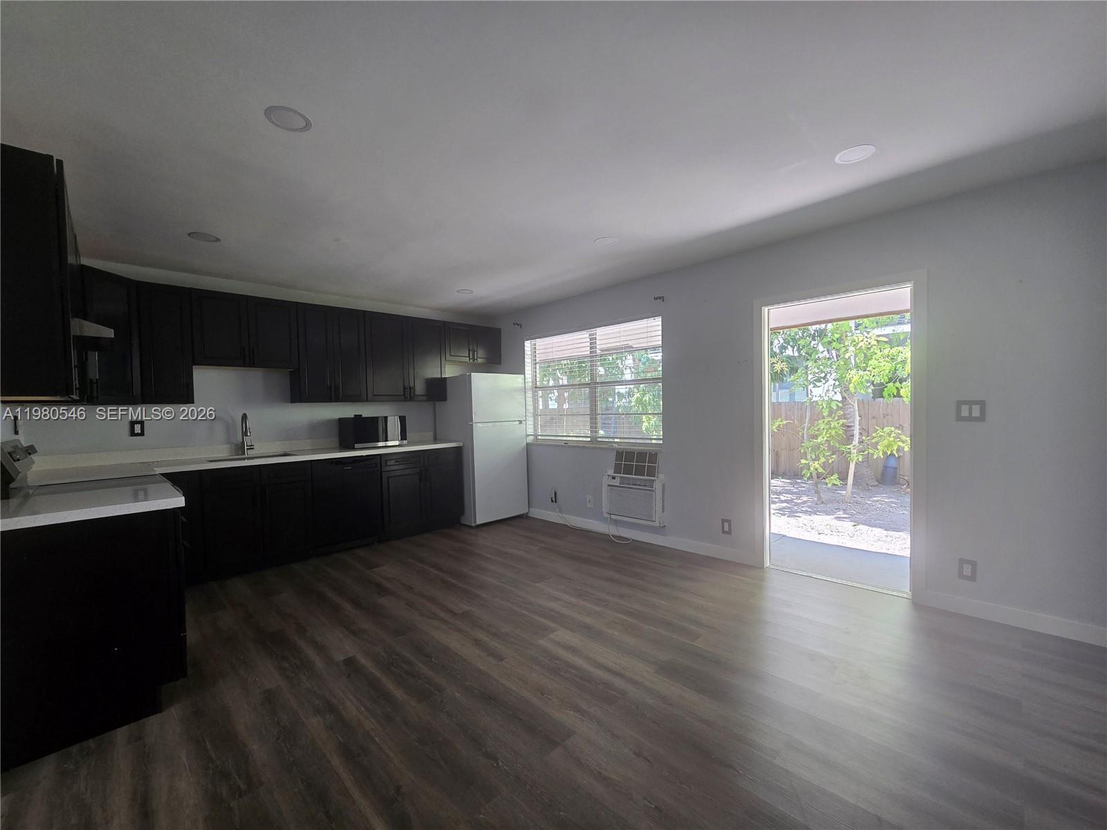 Listing photo 4 for 4095 N ANDREWS Unit#54, Fort Lauderdale, FL, 33309