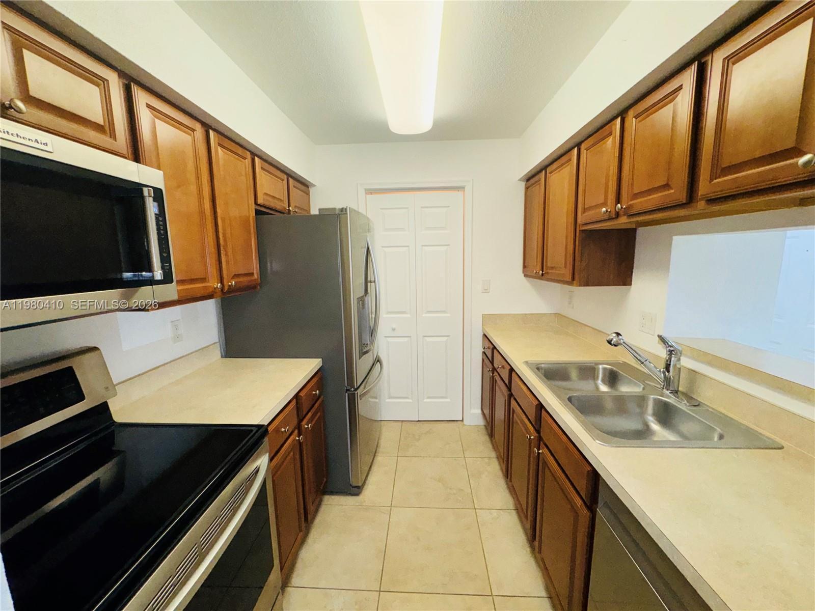 Listing photo 4 for 733 Riverside Dr Unit#1216, Coral Springs, FL, 33071