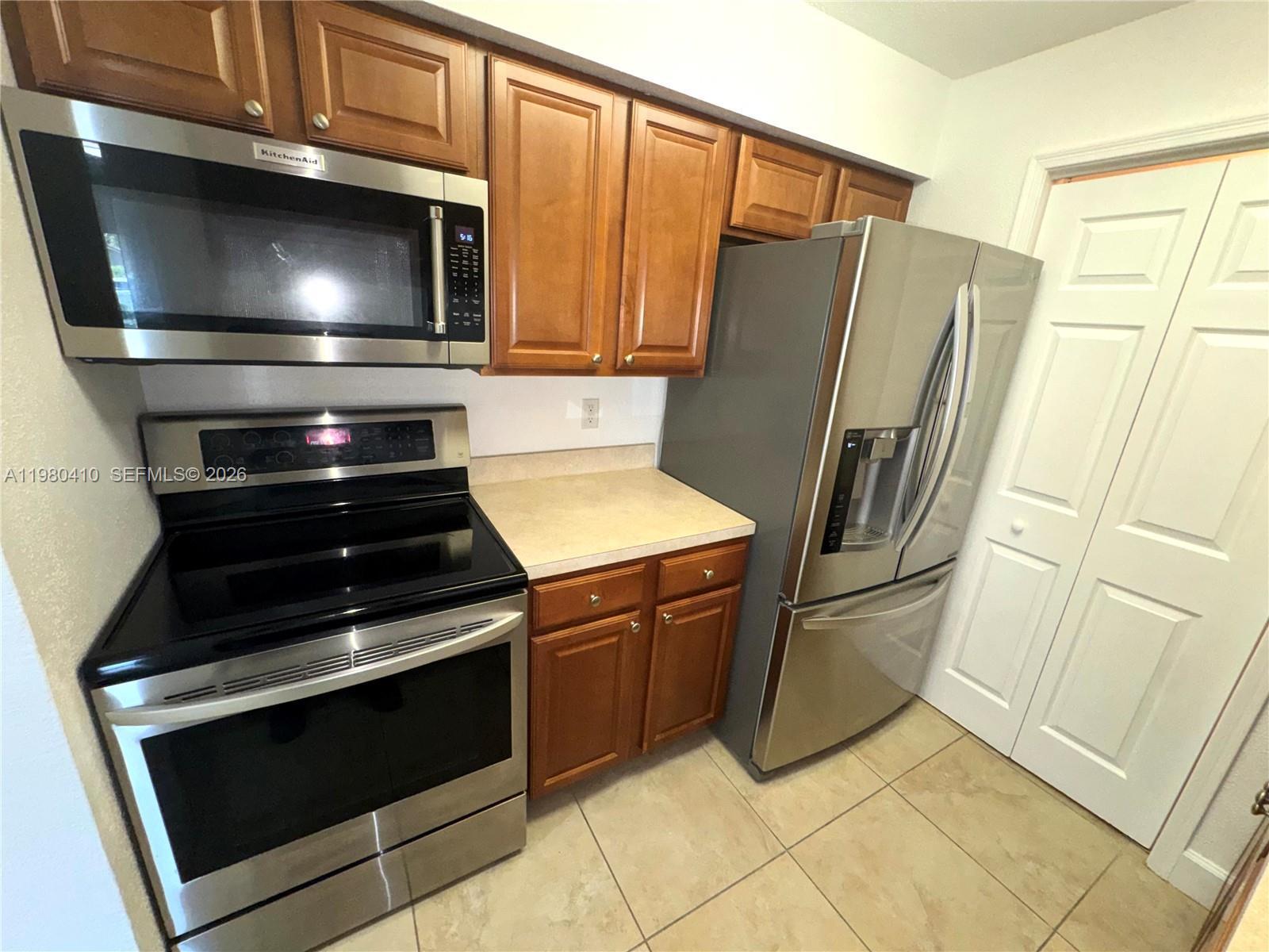 Listing photo 5 for 733 Riverside Dr Unit#1216, Coral Springs, FL, 33071