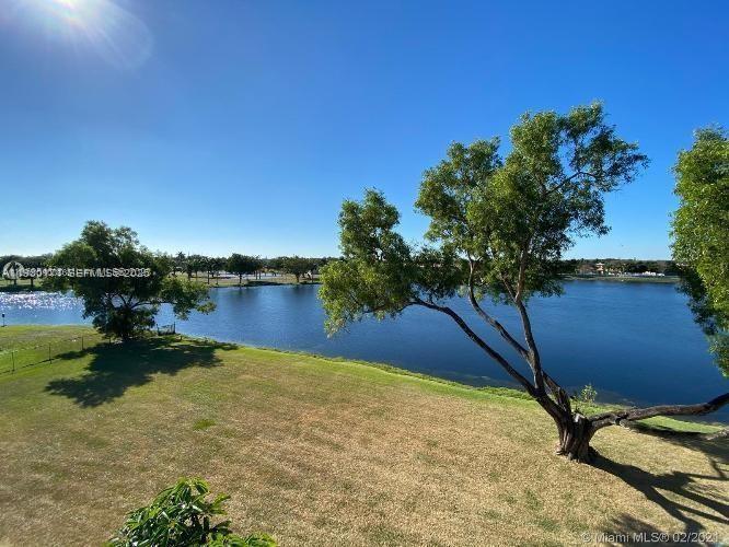 Listing photo 2 for 8560 N Sherman Cir Unit#404, Miramar, FL, 33025