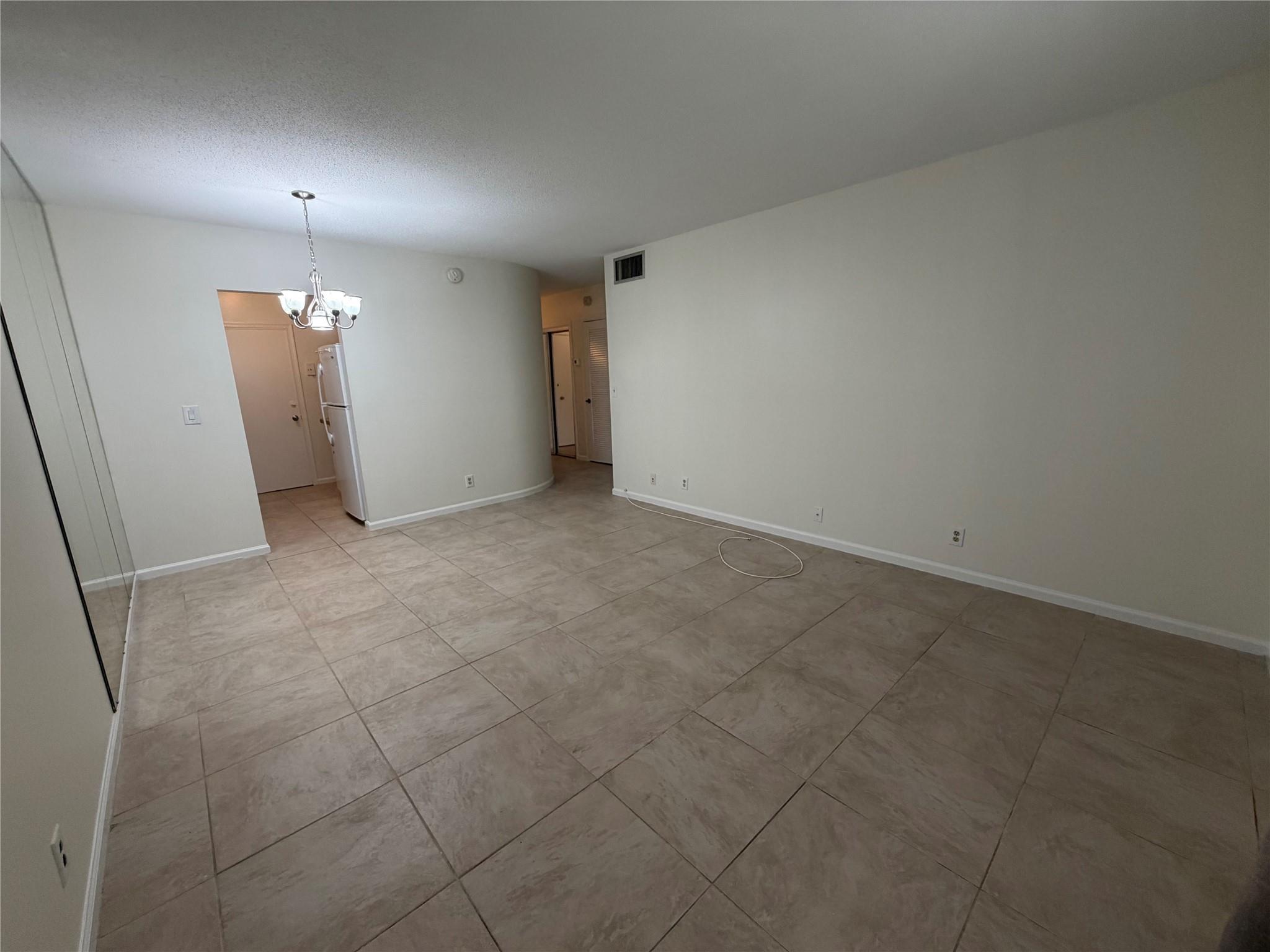 Listing photo 5 for 2151 NE 68th Street Unit#207, Fort Lauderdale, FL, 33308
