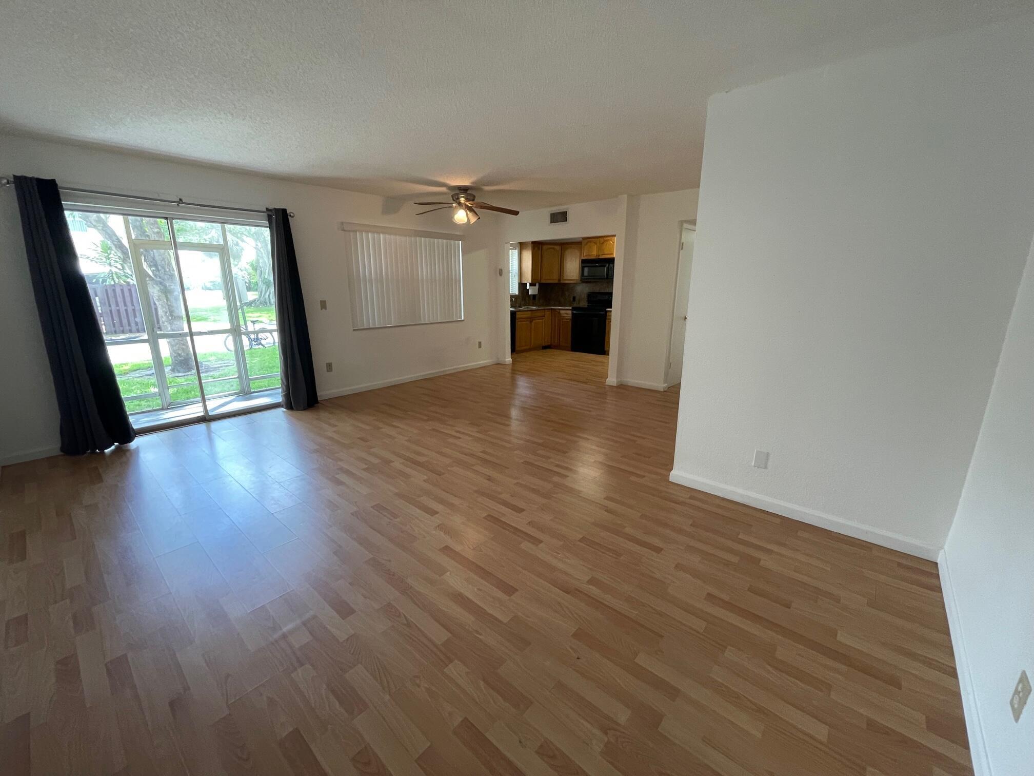 Listing photo 4 for 10762 La Placida Drive Unit#7-108, Coral Springs, FL, 33065