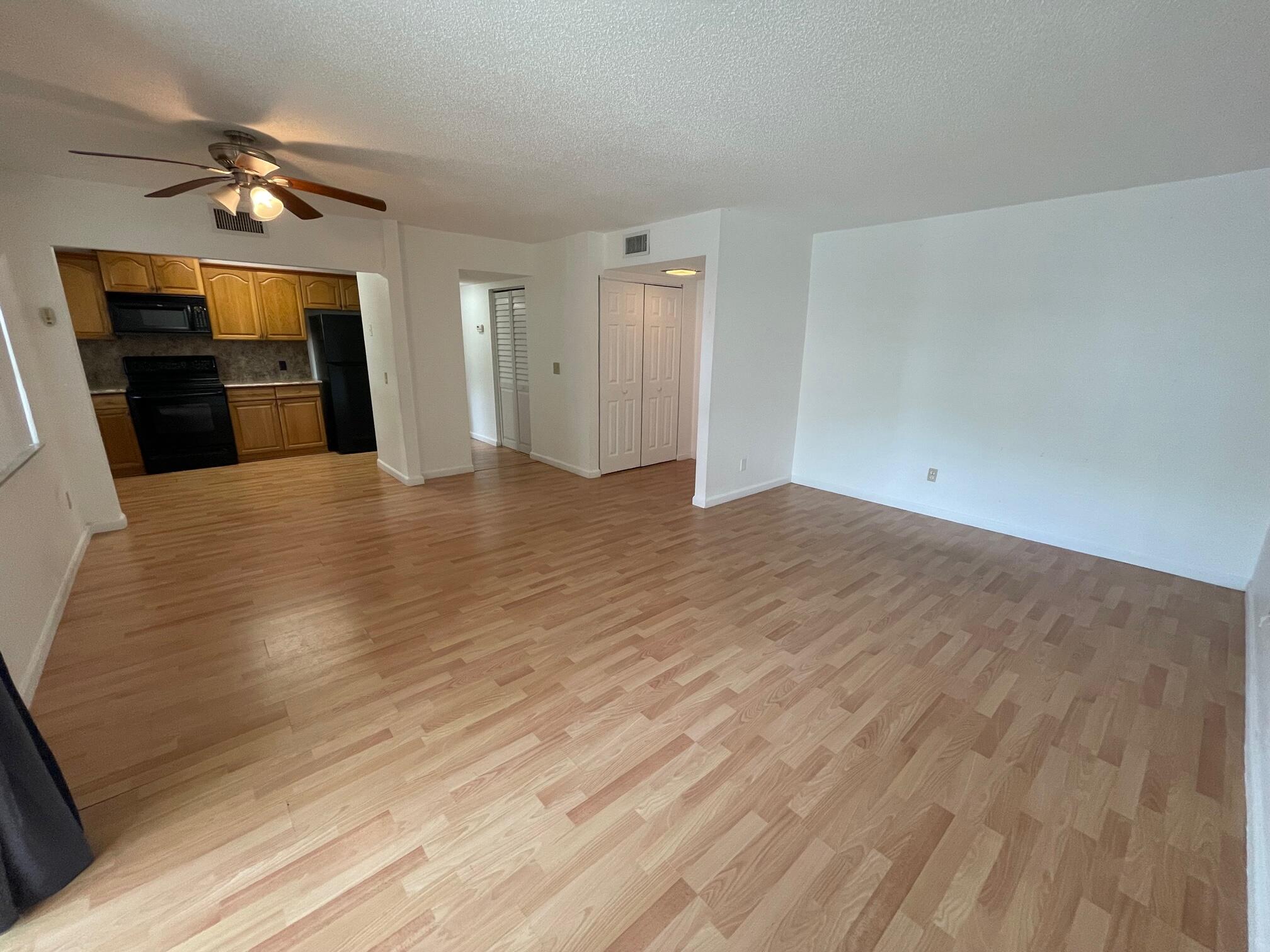 Listing photo 5 for 10762 La Placida Drive Unit#7-108, Coral Springs, FL, 33065