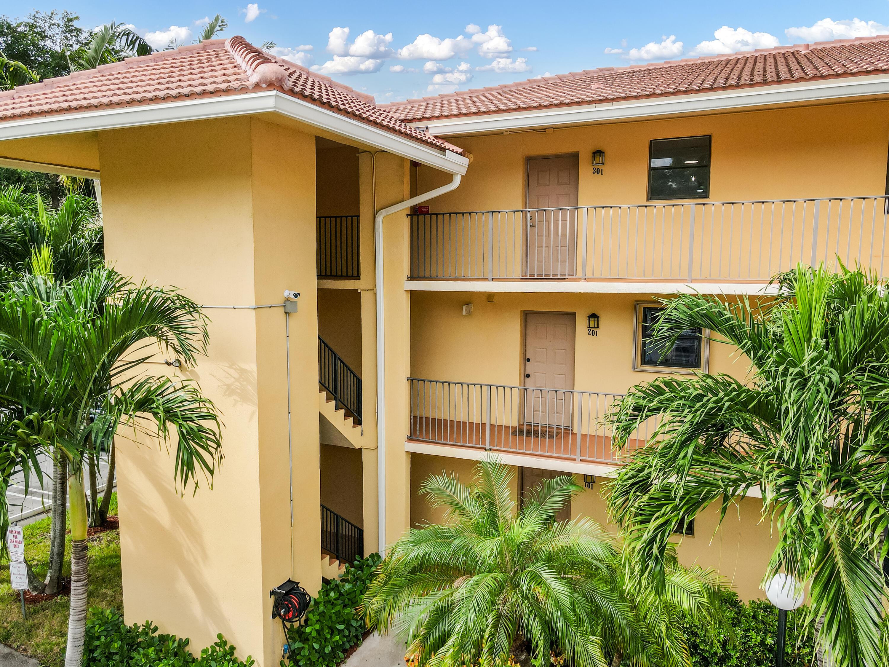 Listing photo 5 for 11477 NW 39th Court Unit#301-1, Coral Springs, FL, 33065