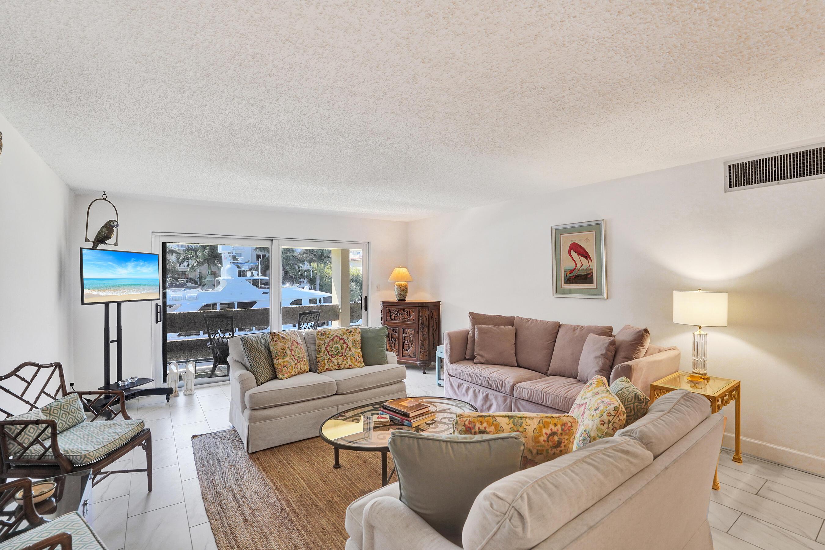 Listing photo 5 for 1700 SE 15th Street Unit#311, Fort Lauderdale, FL, 33316