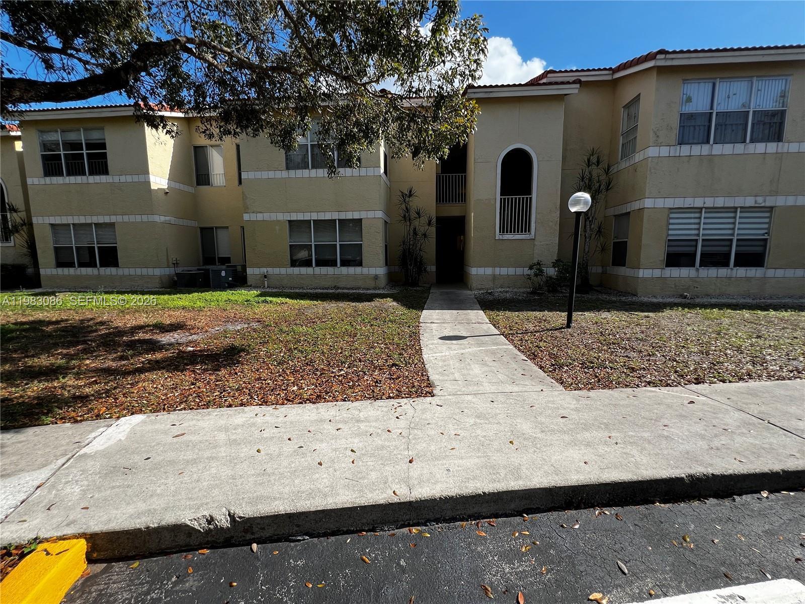 Listing photo 4 for 12980 Vista Isles Dr Unit#315, Plantation, FL, 33325
