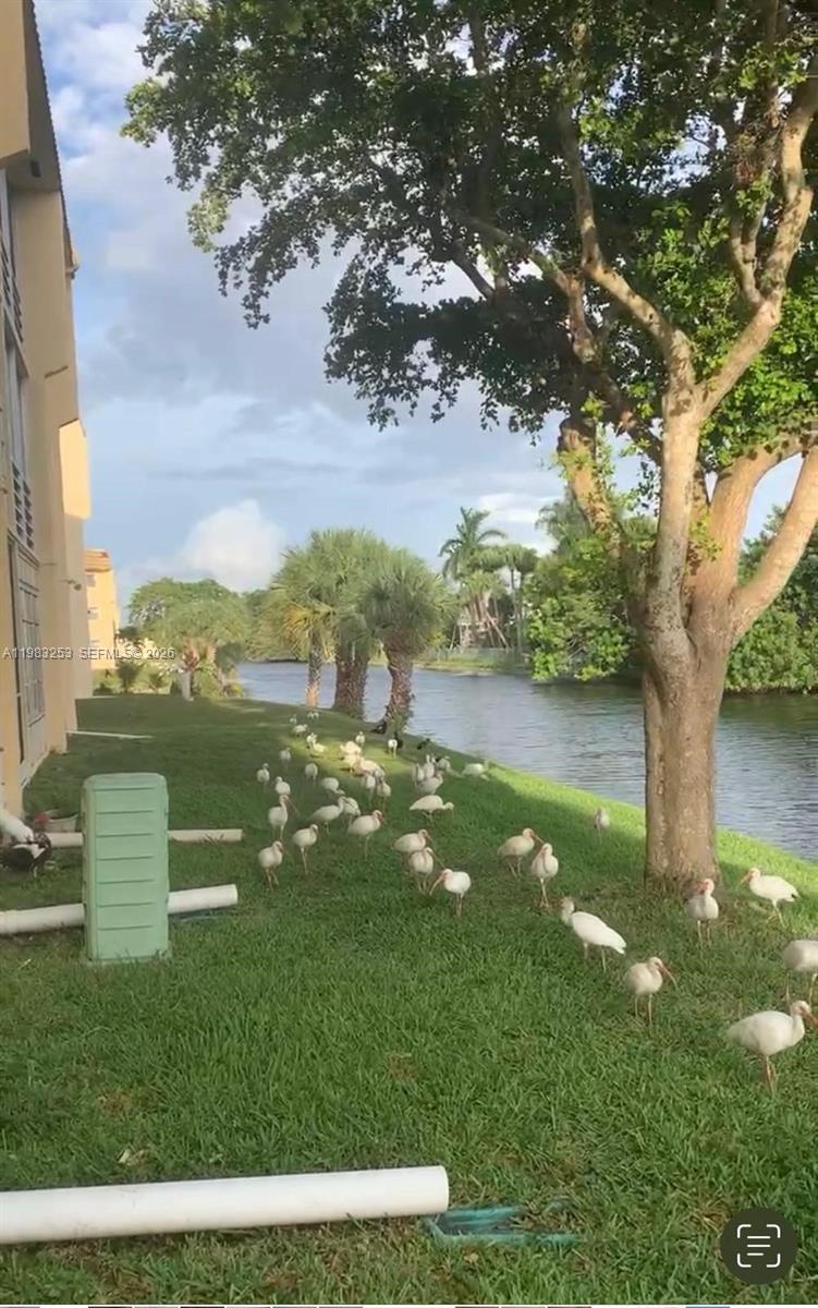 Listing photo 2 for 8305 Sunrise Lakes Blvd Unit#103, Sunrise, FL, 33322