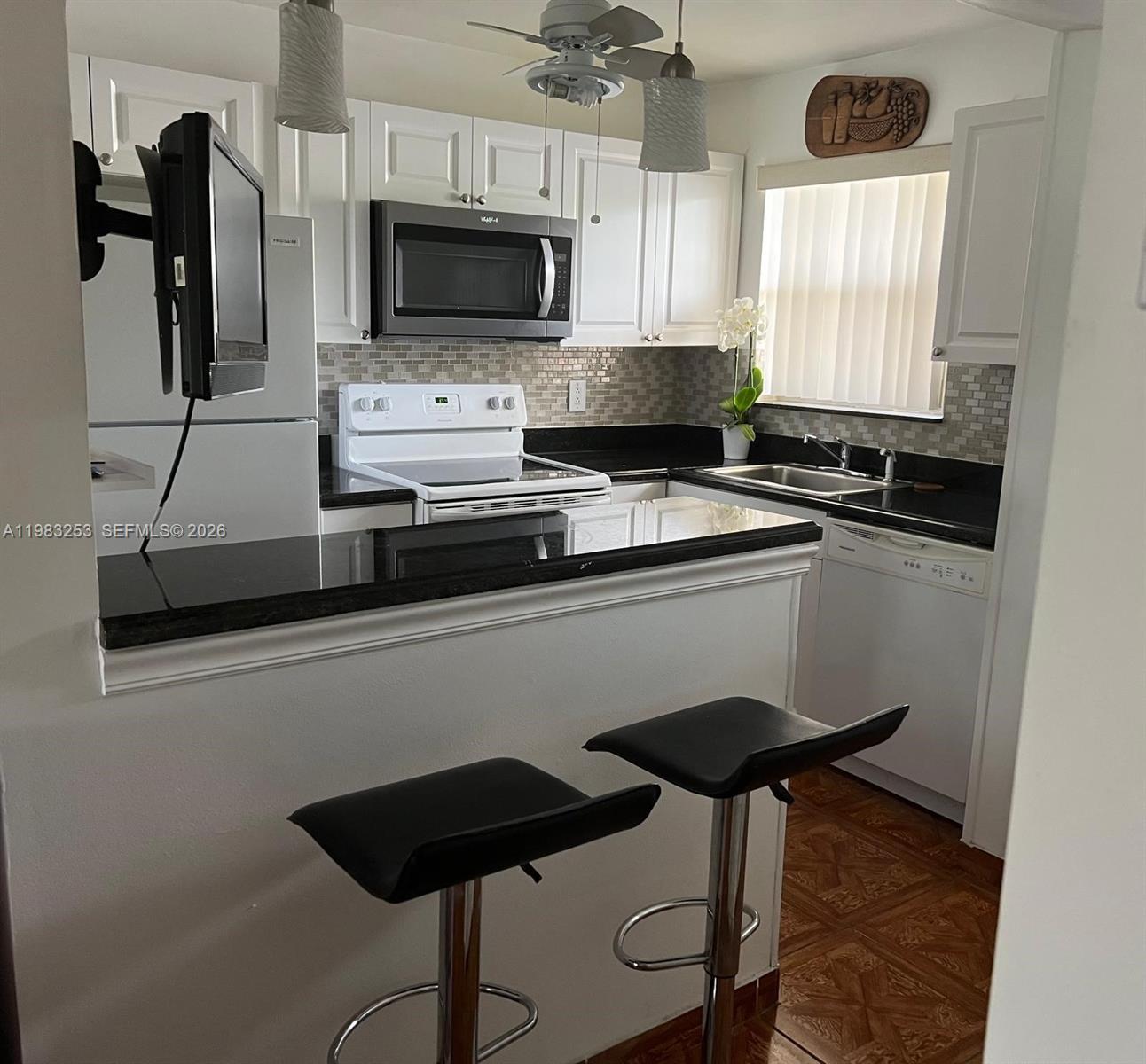 Listing photo 3 for 8305 Sunrise Lakes Blvd Unit#103, Sunrise, FL, 33322