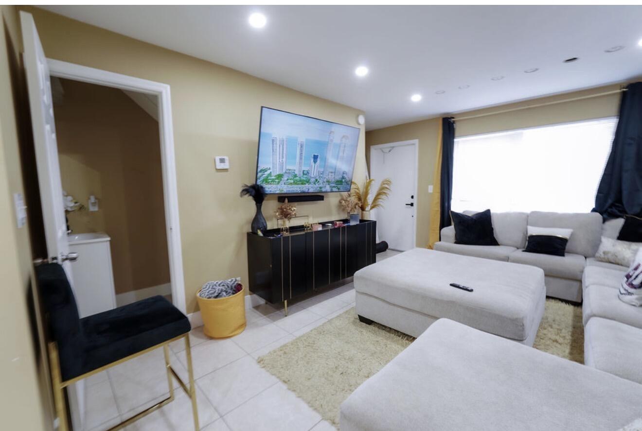 Listing photo 2 for 6611 Winfield Boulevard Unit#109-b, Margate, FL, 33063