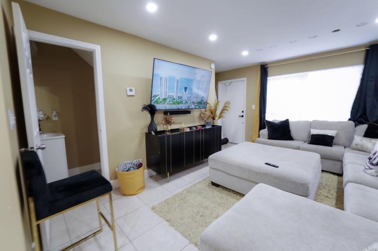 Listing photo 3 for 6611 Winfield Boulevard Unit#109-b, Margate, FL, 33063