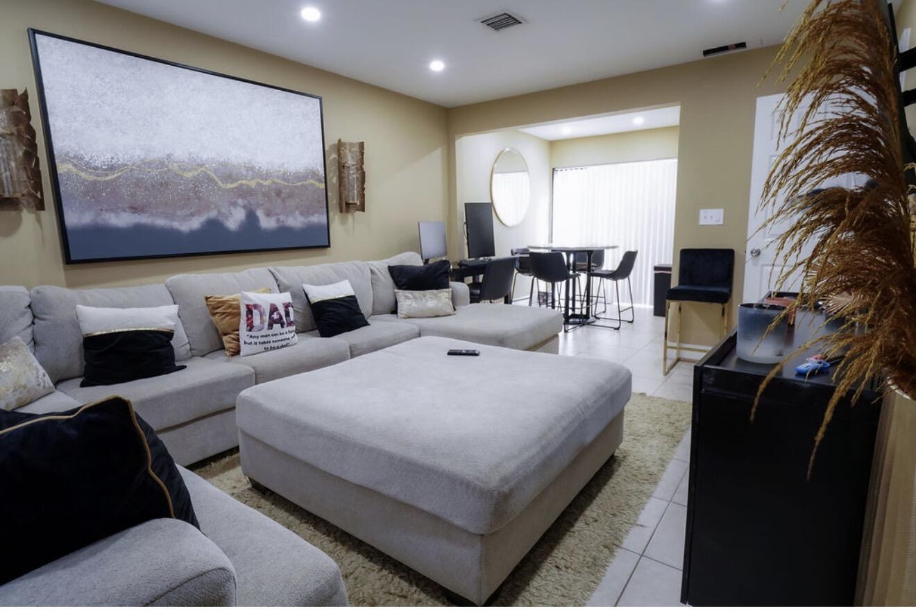 Listing photo 4 for 6611 Winfield Boulevard Unit#109-b, Margate, FL, 33063
