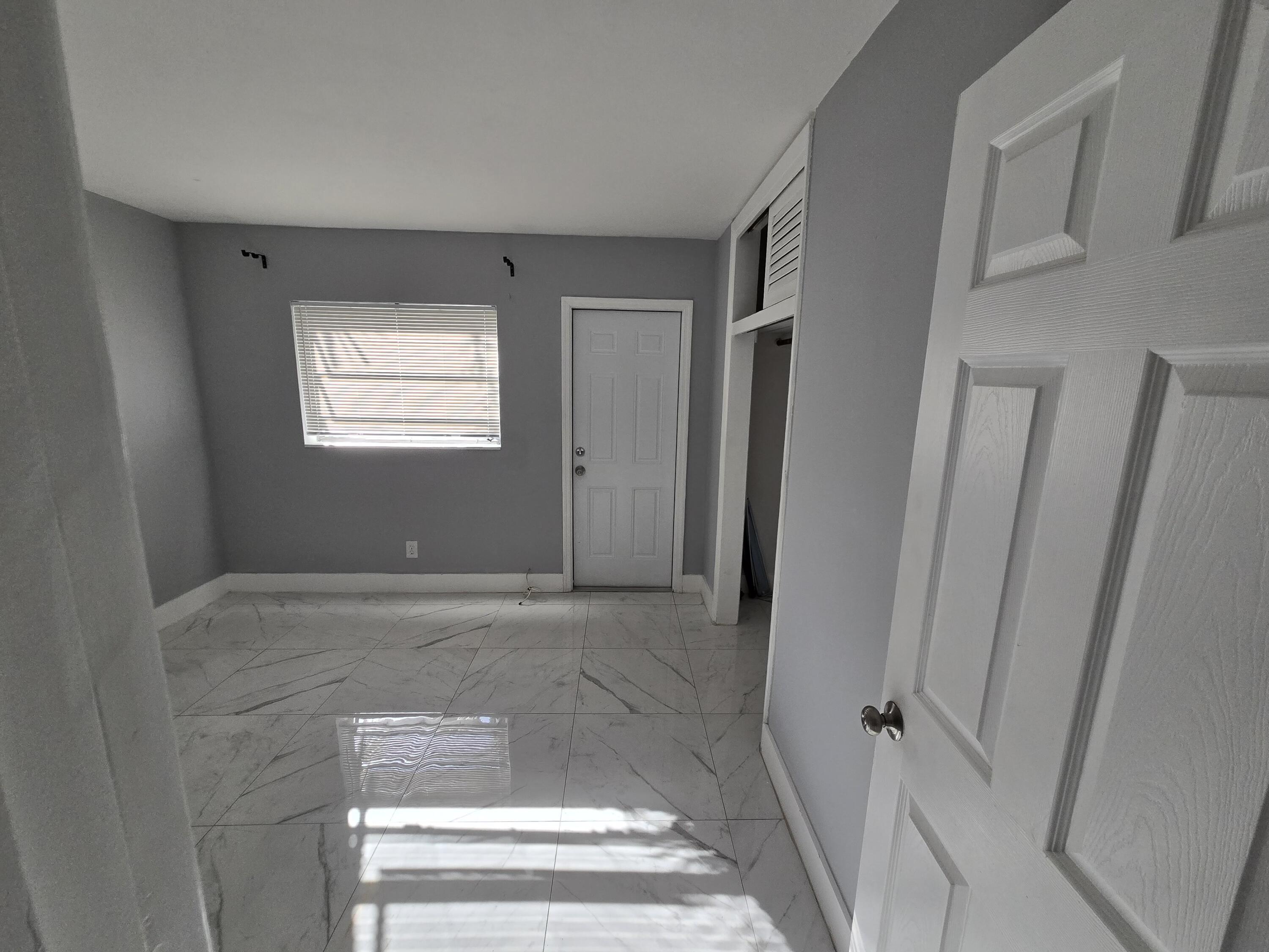 Listing photo 4 for 1021 SW 32nd Court Unit#1-2, Fort Lauderdale, FL, 33315
