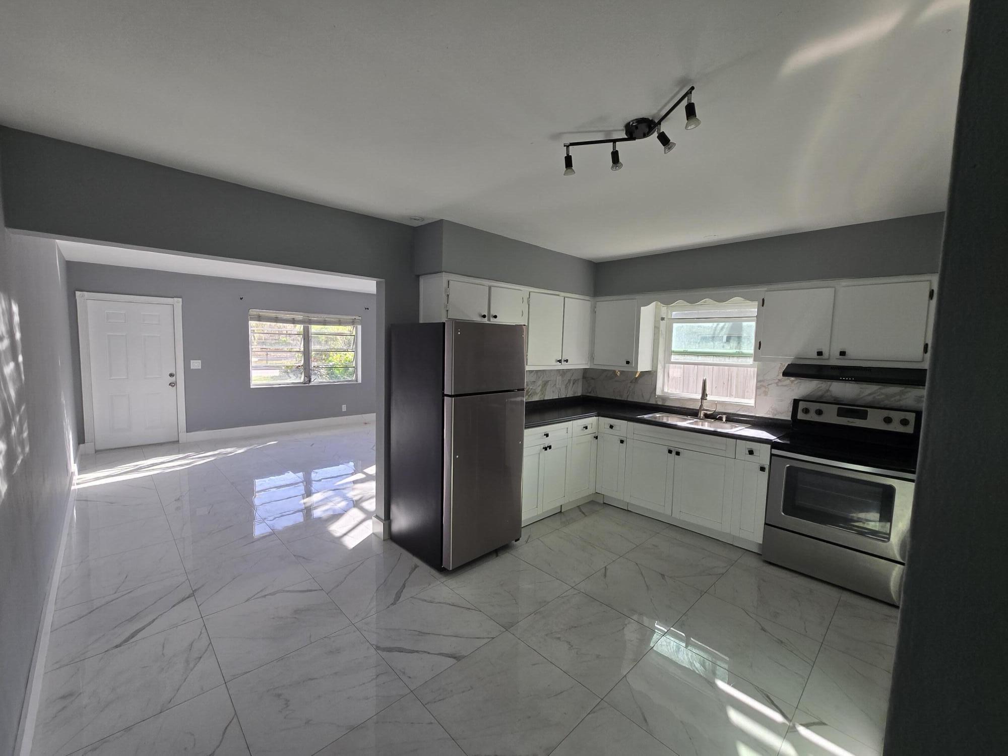 Listing photo 5 for 1021 SW 32nd Court Unit#1-2, Fort Lauderdale, FL, 33315