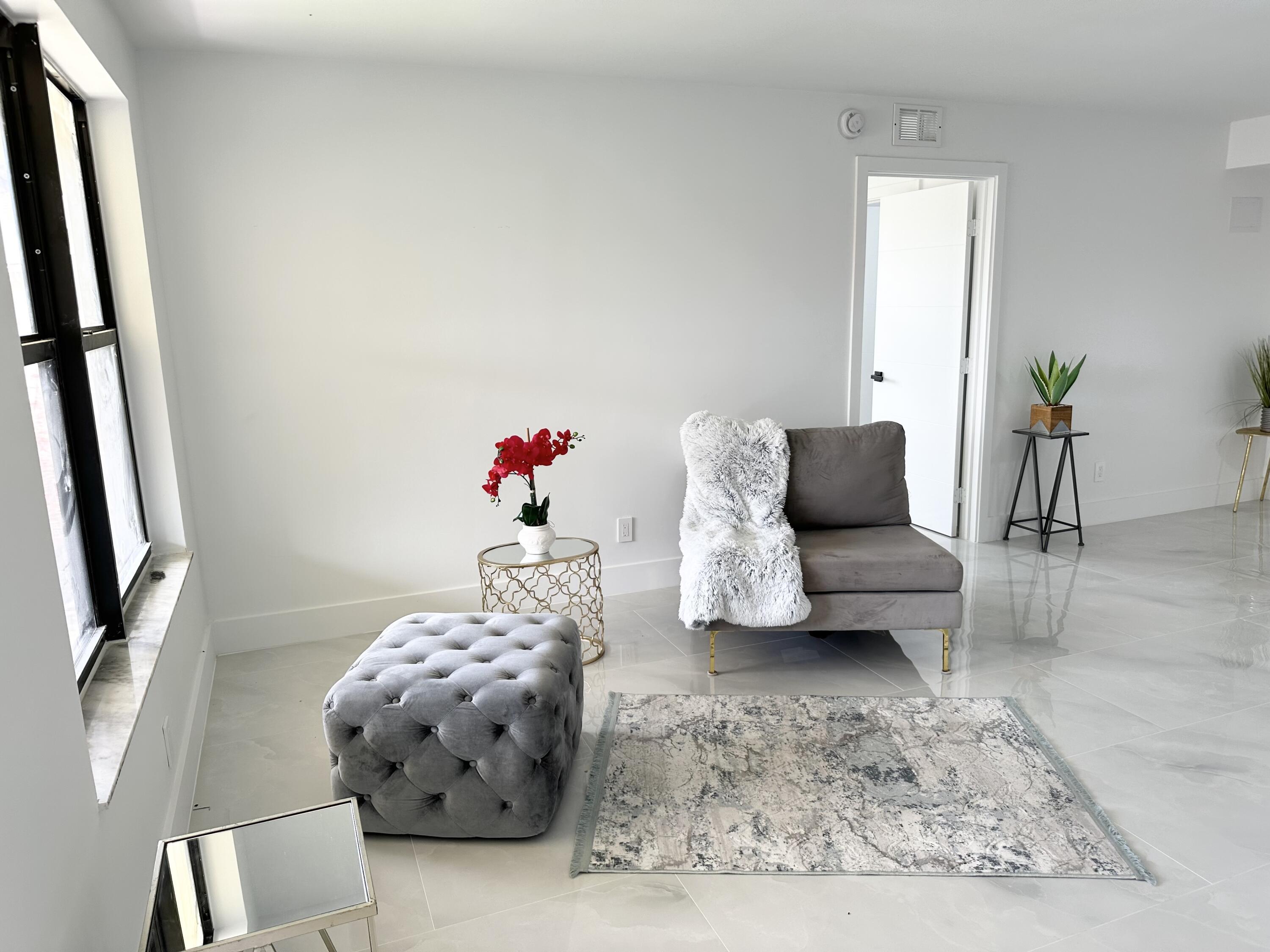 Listing photo 4 for 10033 Winding Lake Road Unit#204, Sunrise, FL, 33351