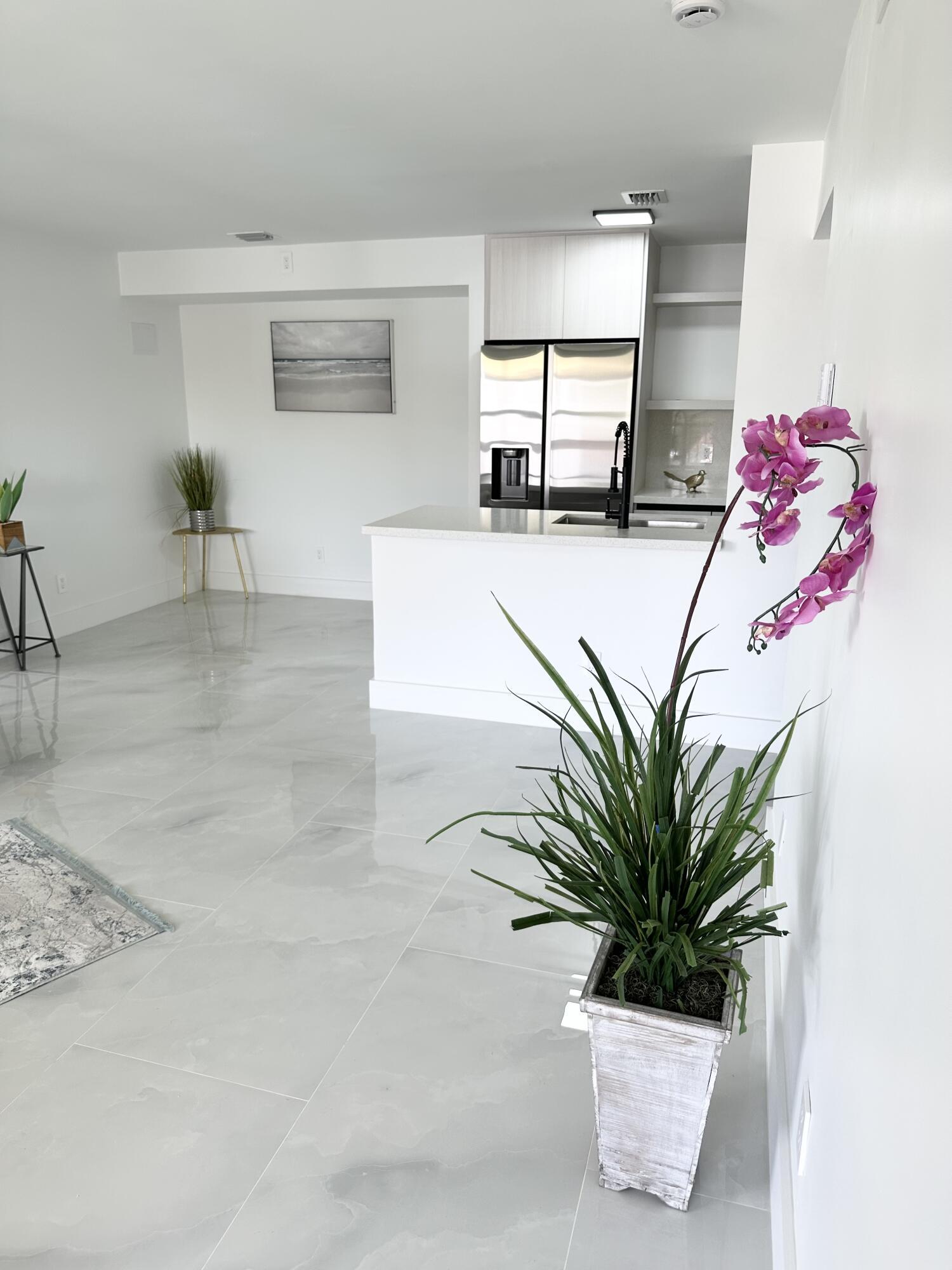 Listing photo 5 for 10033 Winding Lake Road Unit#204, Sunrise, FL, 33351
