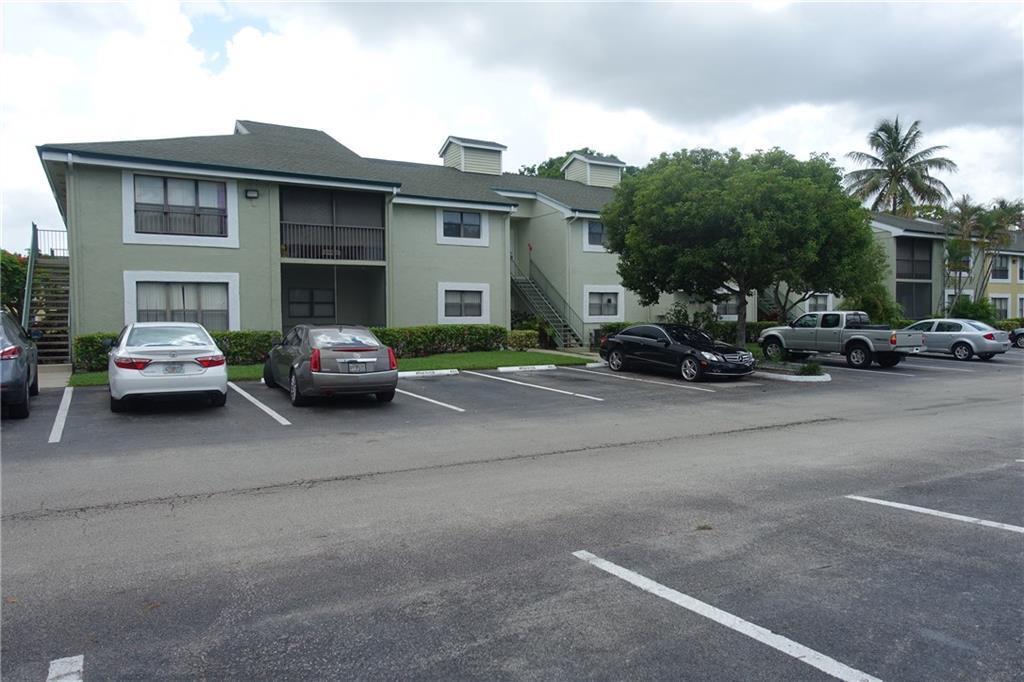 Listing photo 3 for 4088 N Pine Island Road Unit#409, Sunrise, FL, 33351