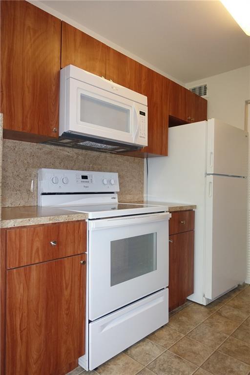 Listing photo 5 for 4088 N Pine Island Road Unit#409, Sunrise, FL, 33351