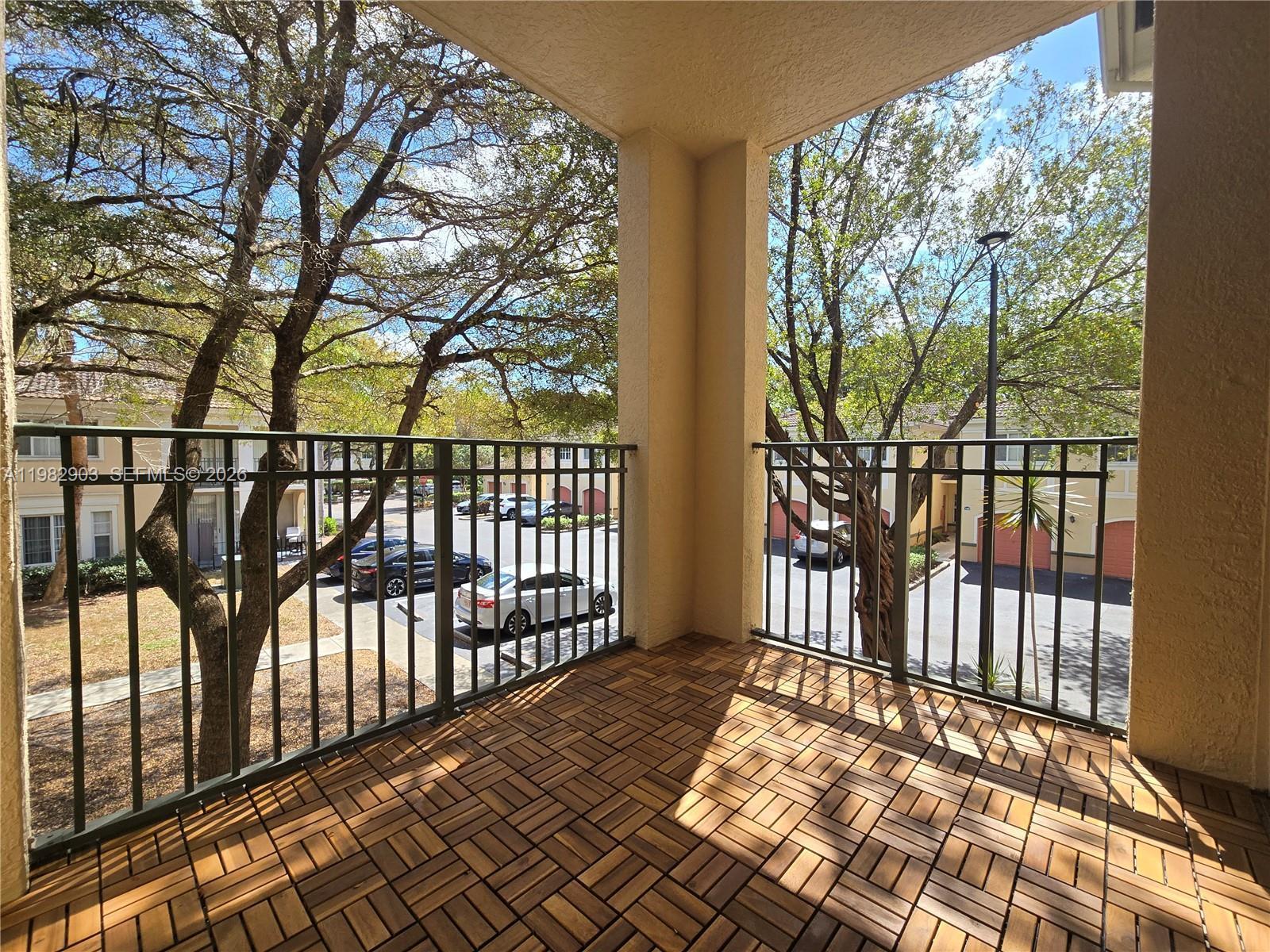 Listing photo 2 for 2564 Centergate Dr Unit#208, Miramar, FL, 33025