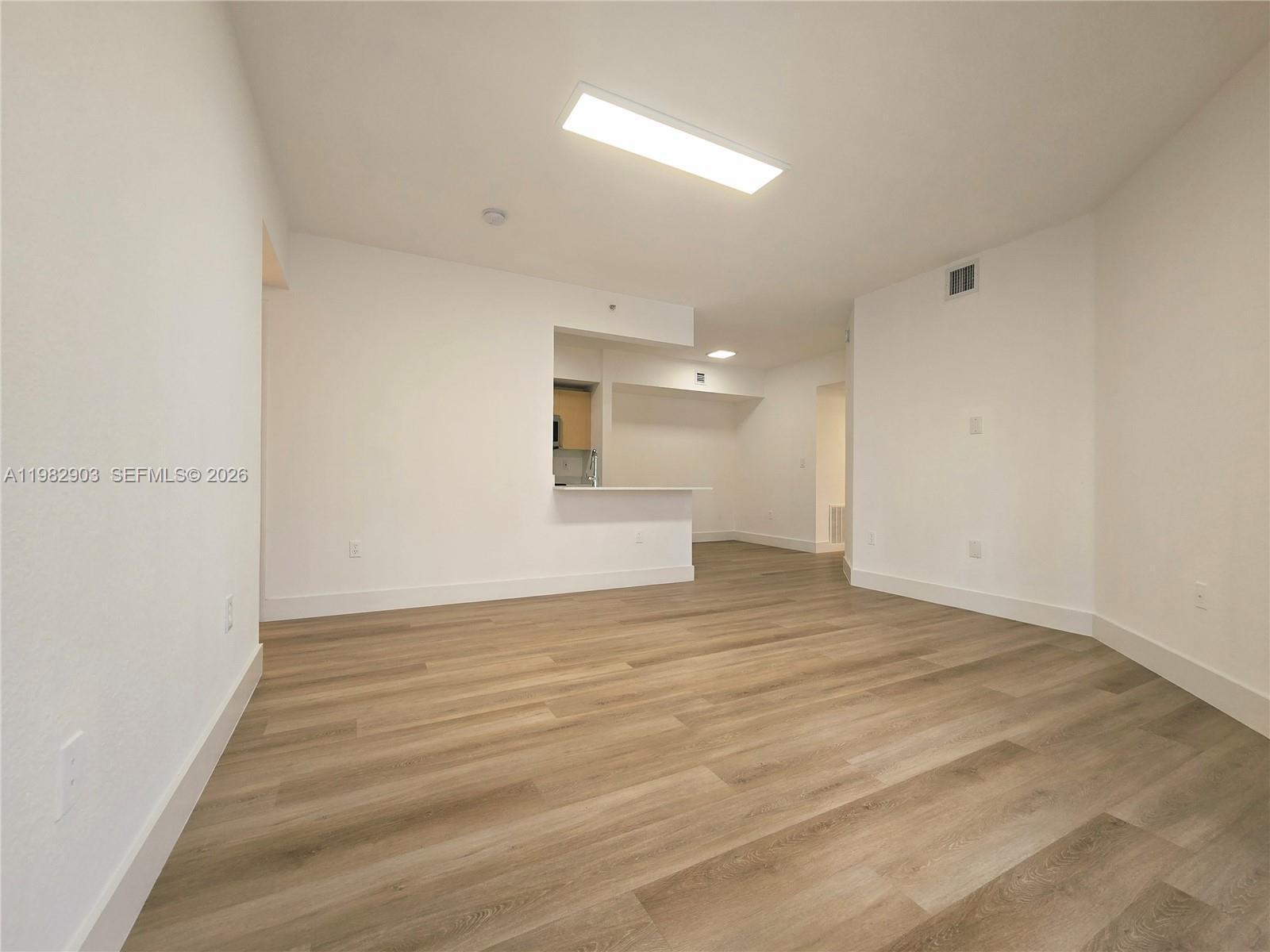 Listing photo 4 for 2564 Centergate Dr Unit#208, Miramar, FL, 33025