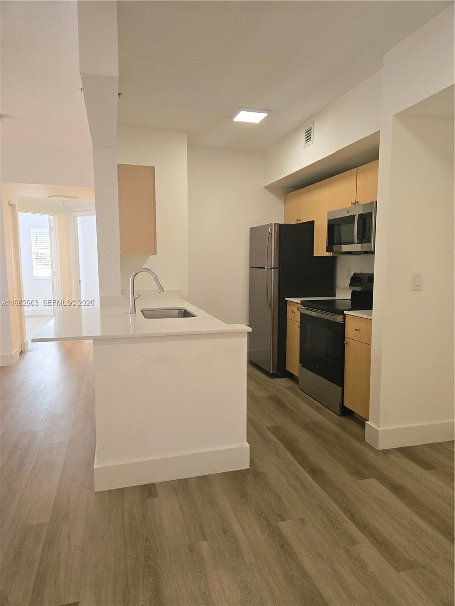 Listing photo 5 for 2564 Centergate Dr Unit#208, Miramar, FL, 33025