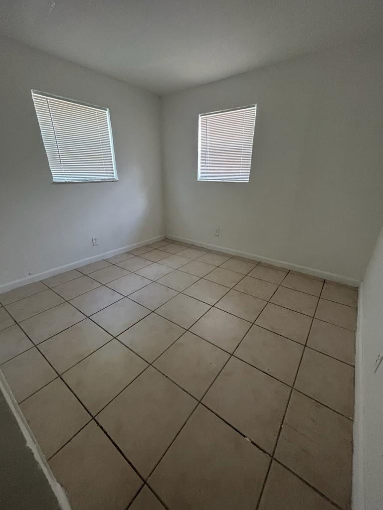 Listing photo 2 for 900 NW 17th Avenue Unit#East, Fort Lauderdale, FL, 33311
