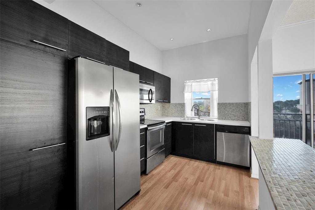 Listing photo 4 for 4850 SW 63rd Terrace Unit#332, Davie, FL, 33314